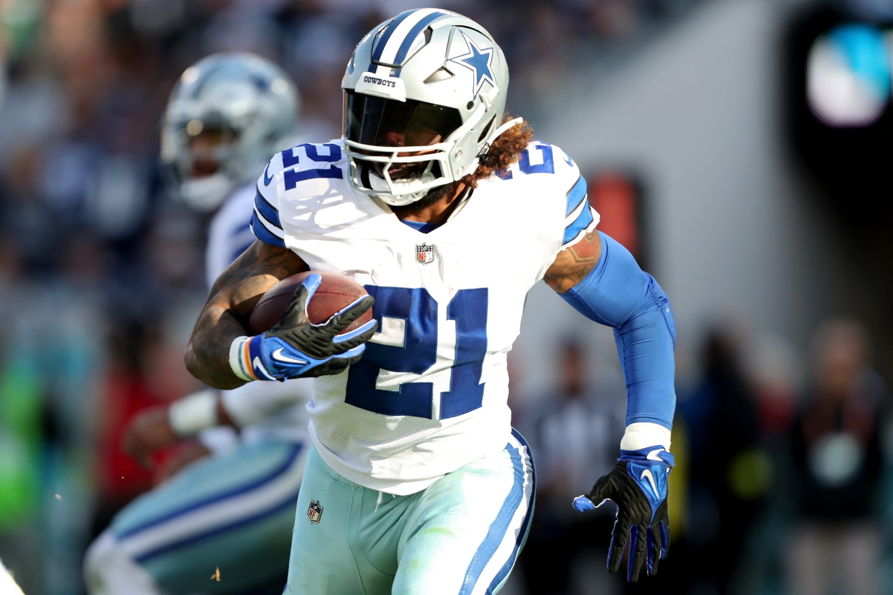 Jerry Jones again compares RBs Ezekiel Elliott, Tony Pollard