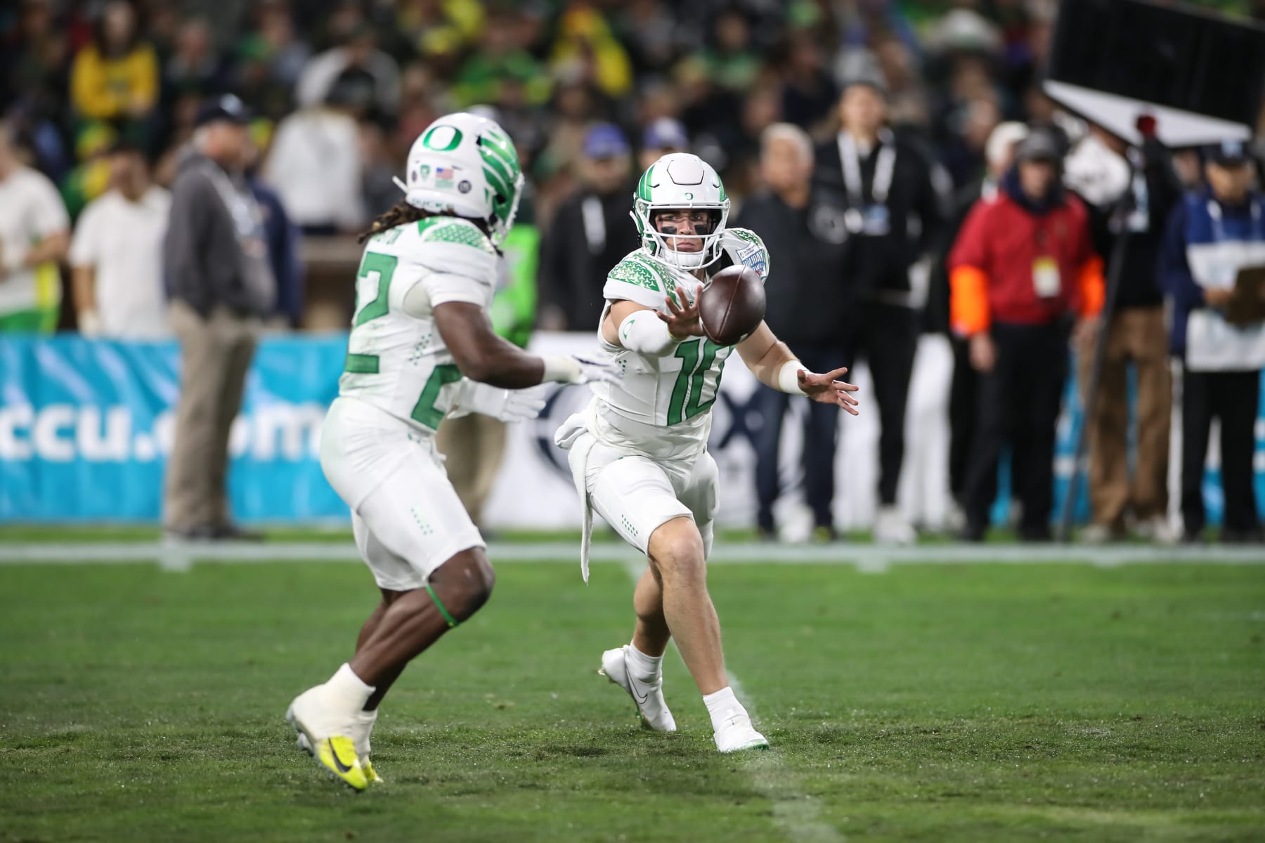 Nix leads No. 15 Oregon to Holiday Bowl win vs. Tar Heels