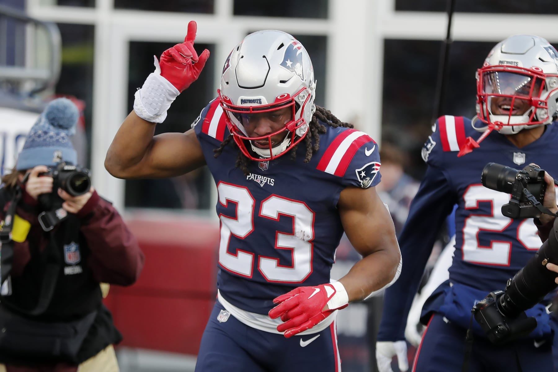 Dugger interception return helps Patriots beat Dolphins 23-21