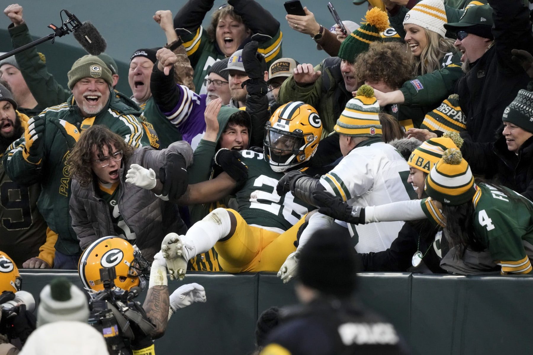 Packers dominate Vikings at Lambeau Field 41-17