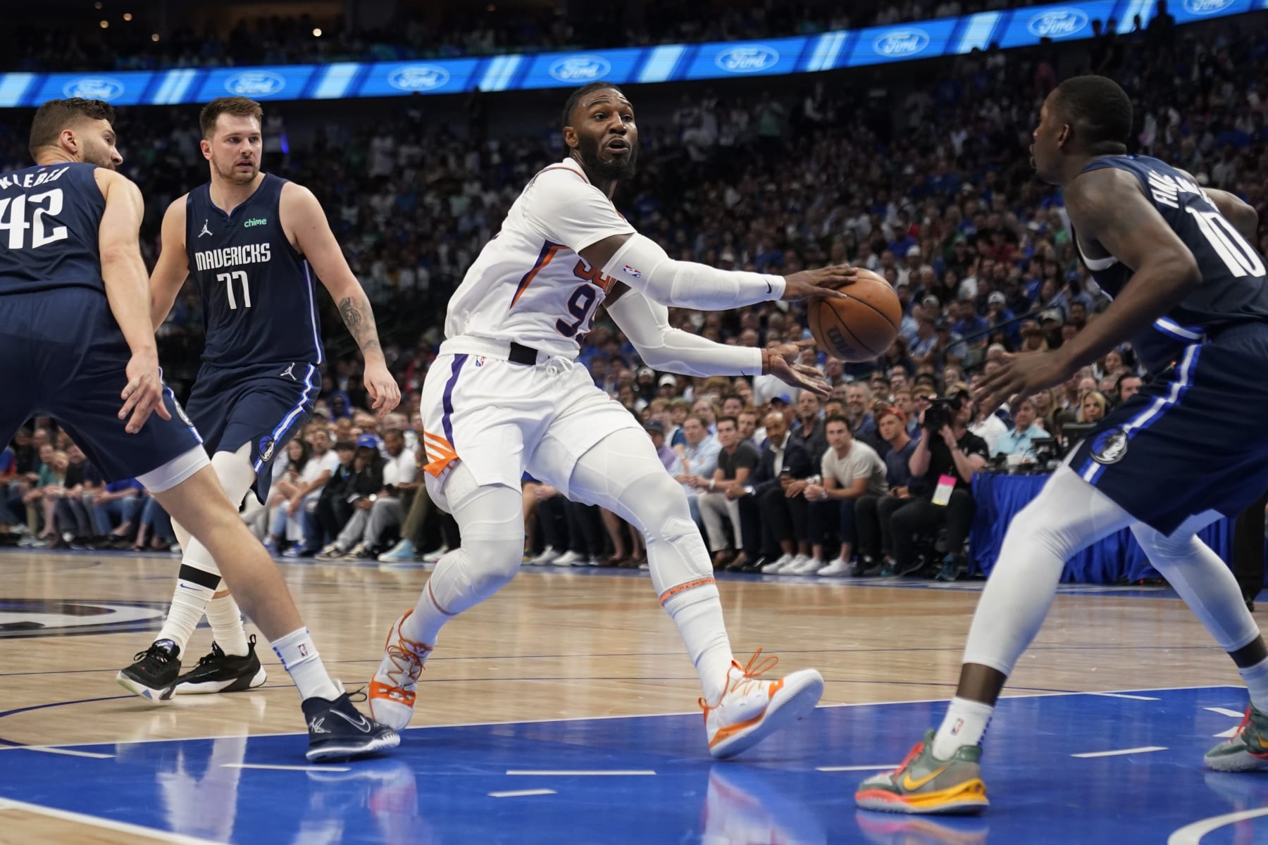 Suns' Jae Crowder out vs. 76ers after right ankle sprain