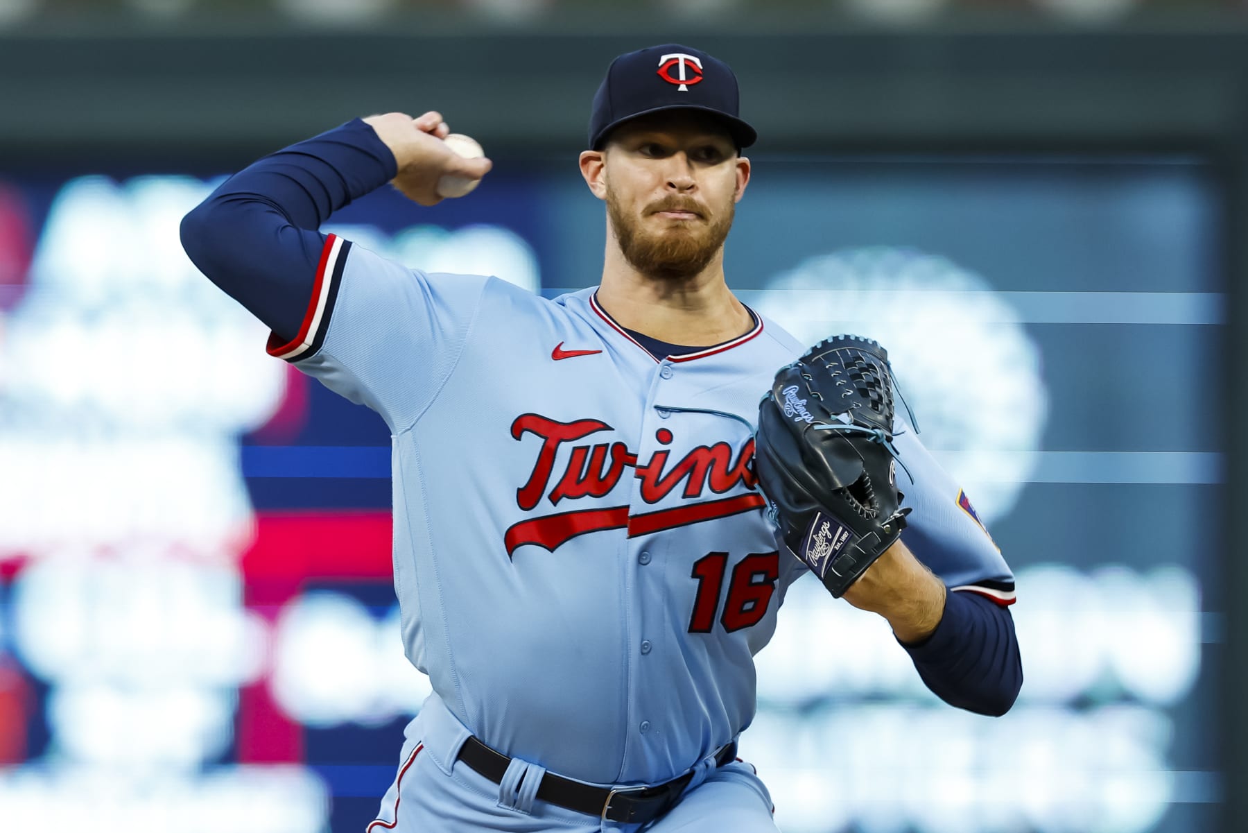 Hope roams in the Twins' outfield