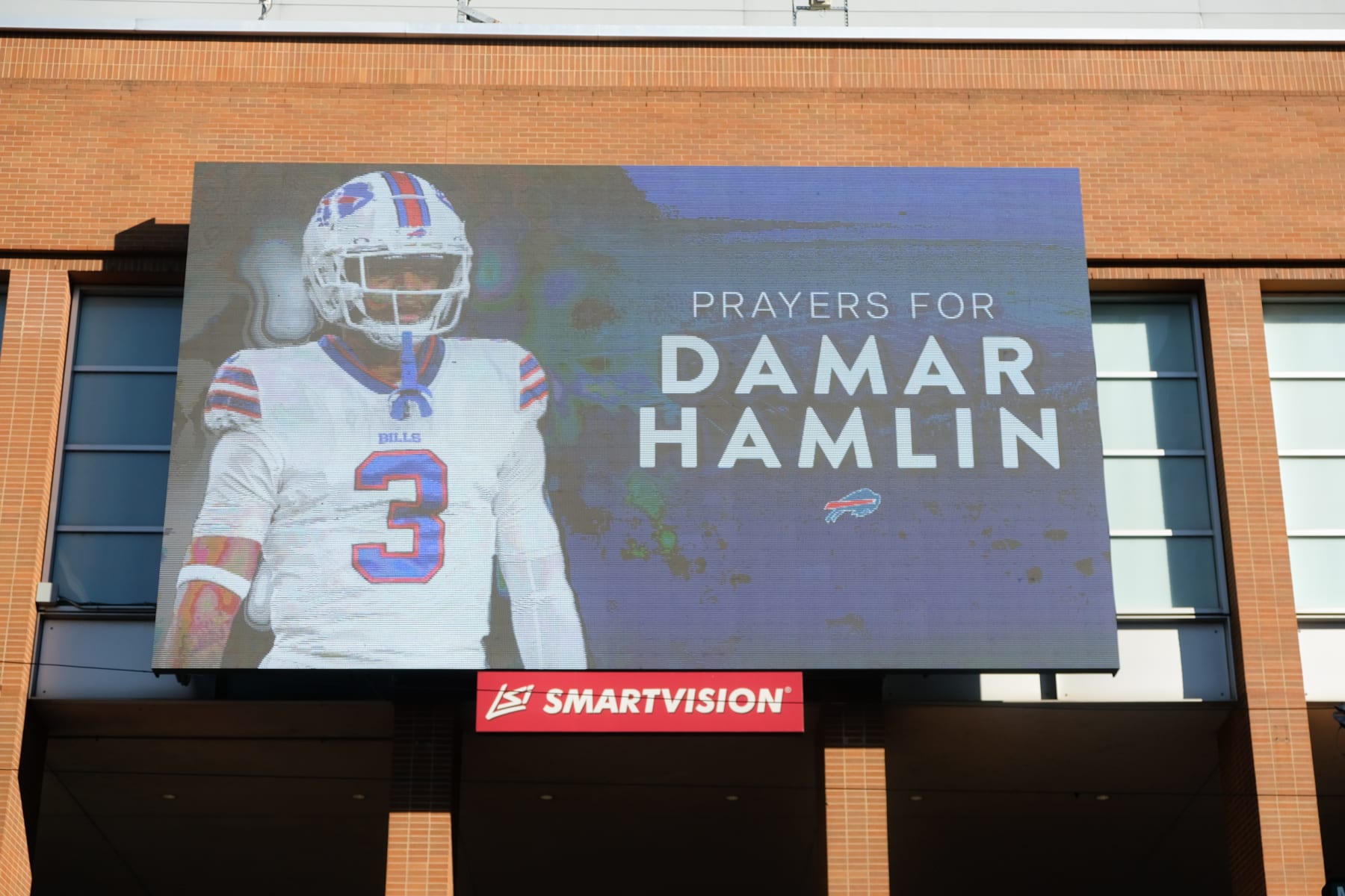 Bleacher Report - Prayers up for Damar Hamlin 