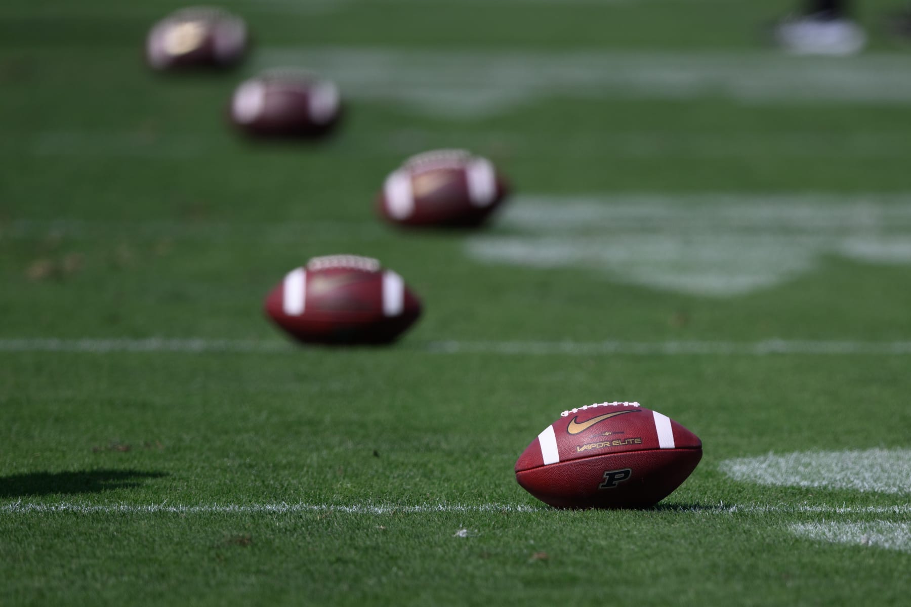 File:Members of the U.S. Army All-American Bowl West Team prepare