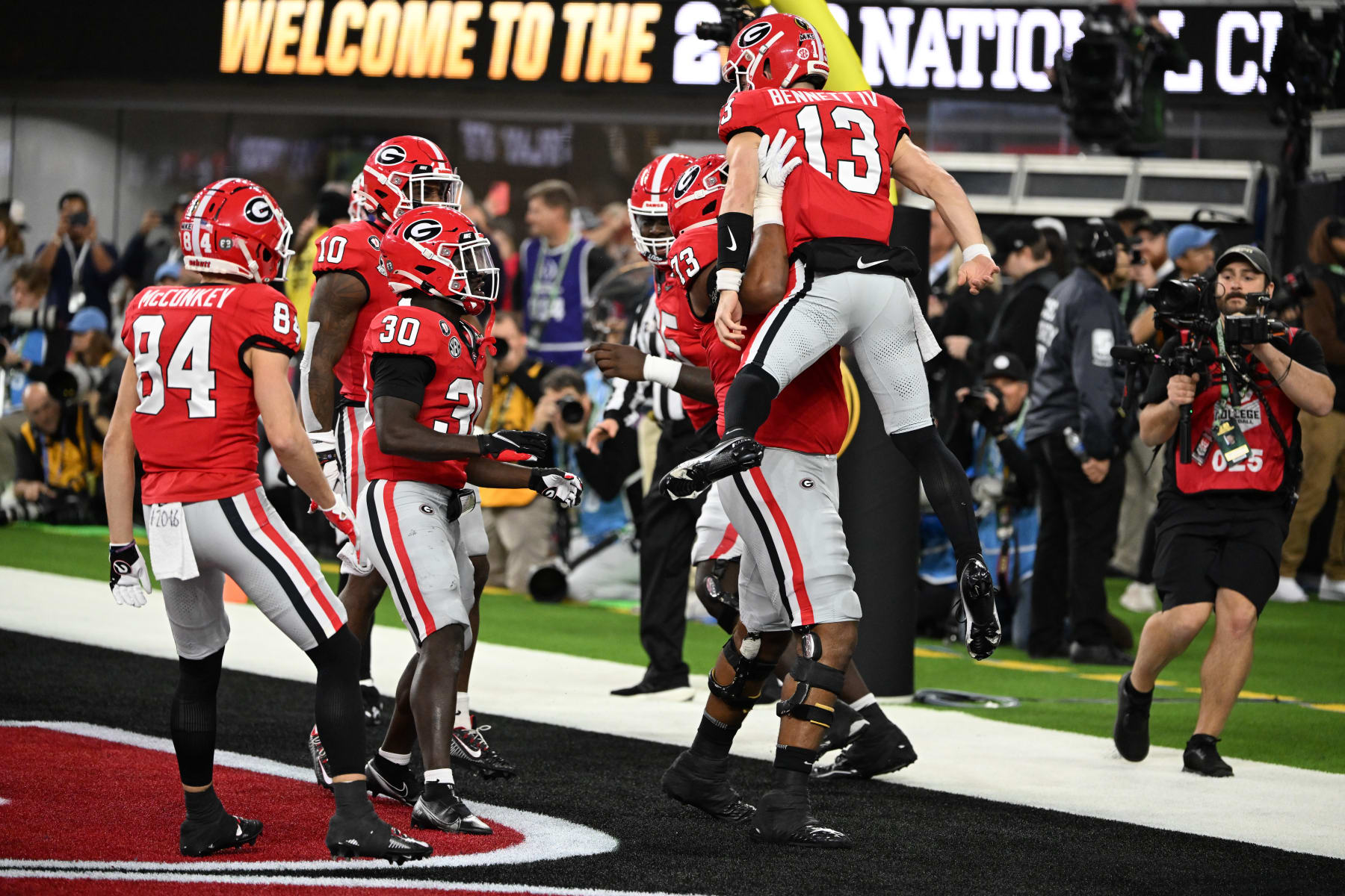 Stetson Bennett sets Georgia football single-season passing record