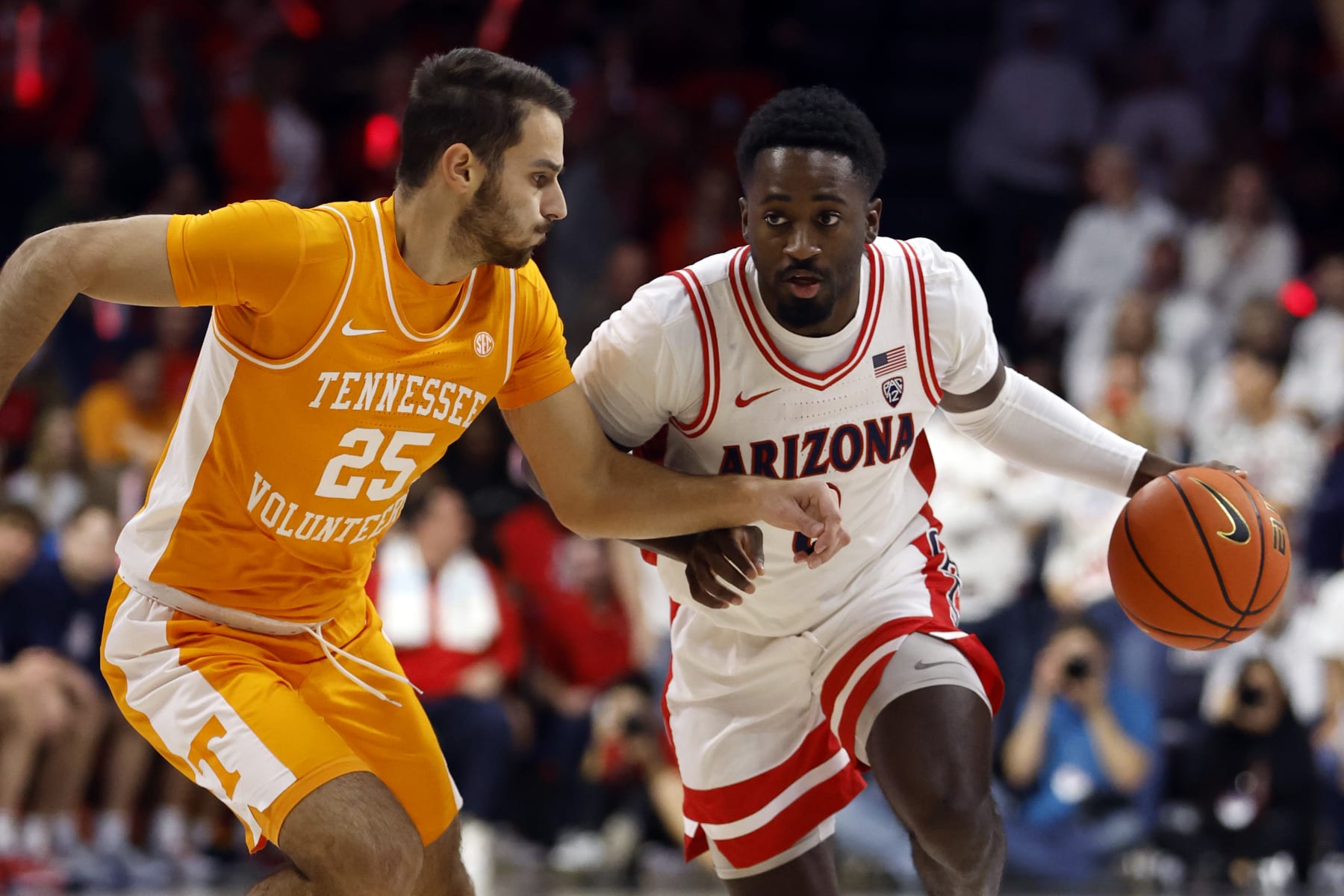 Santiago Vescovi defends Arizona's Courtney Ramey