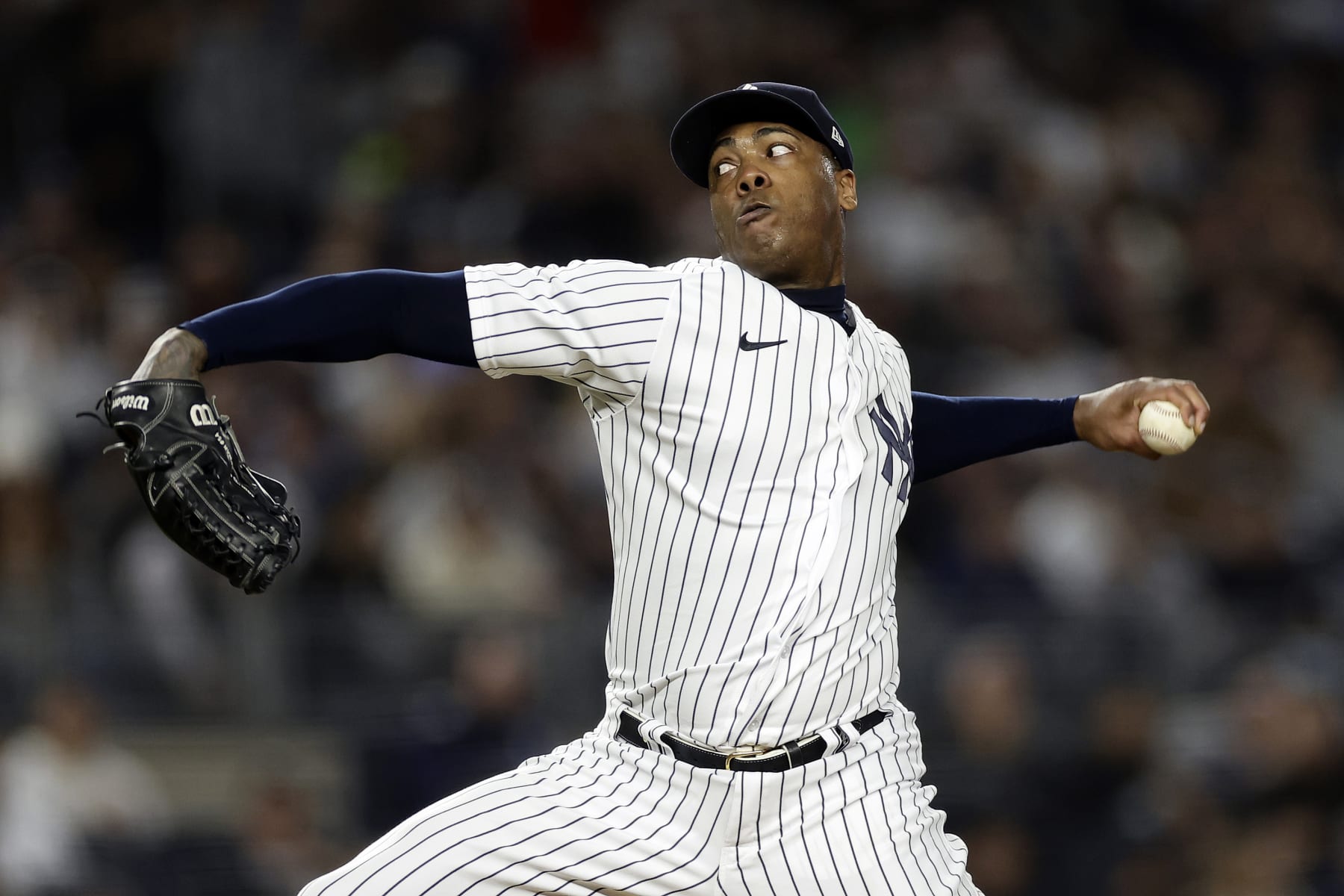 Yankees free agent Aroldis Chapman training with boxing legend, talking  with 5 clubs 