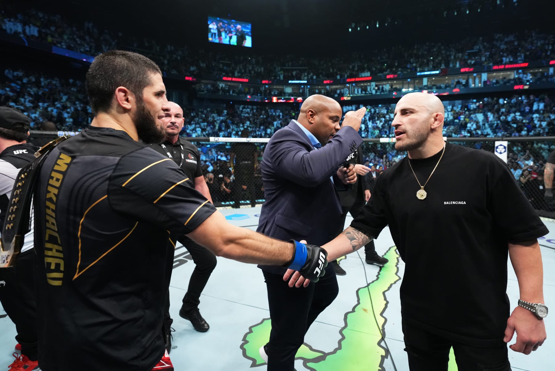 Islam Makhachev (left) and Alexander Volkanovski.