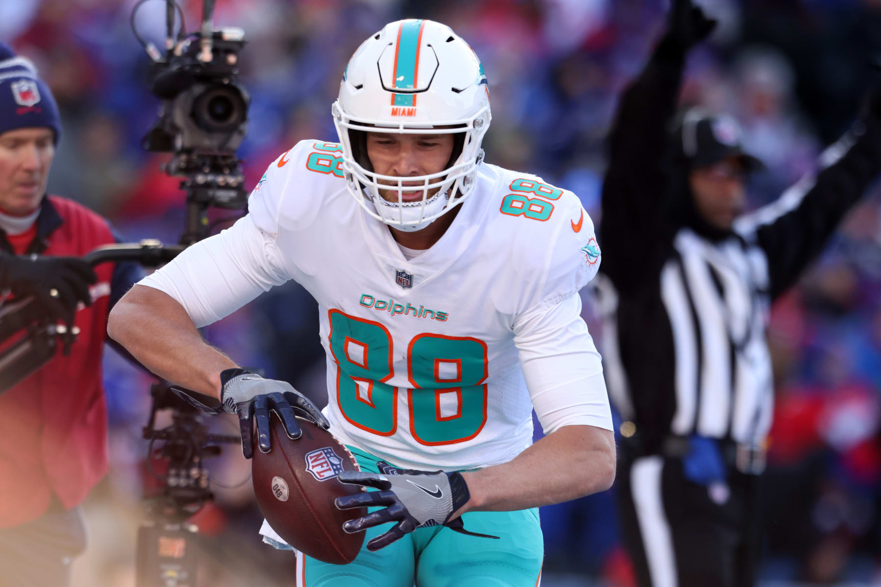 Patriots proving to be better fit for ex-Dolphins TE Mike Gesicki