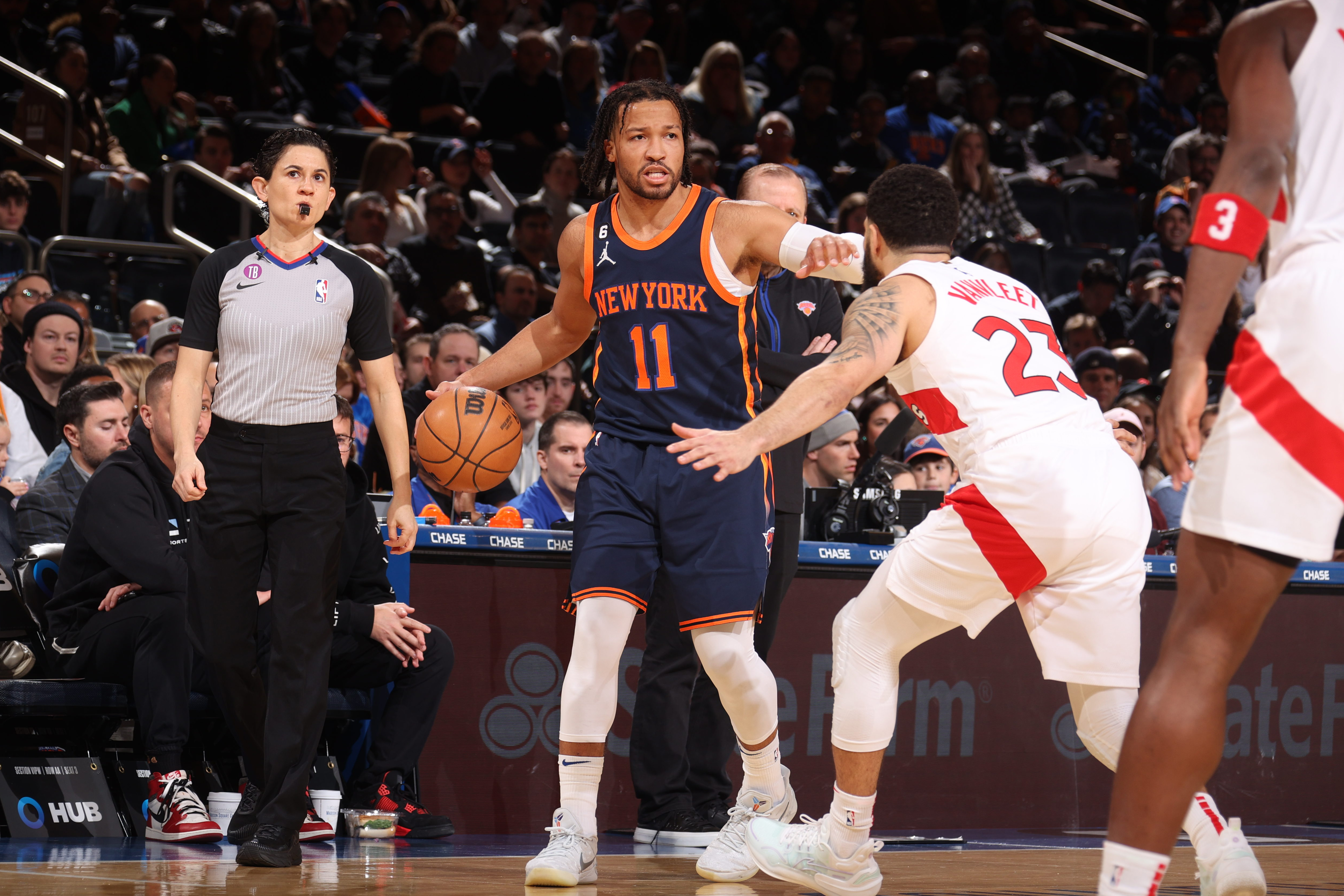 RJ Barrett's game-tying dunk goes to waste in Knicks' loss