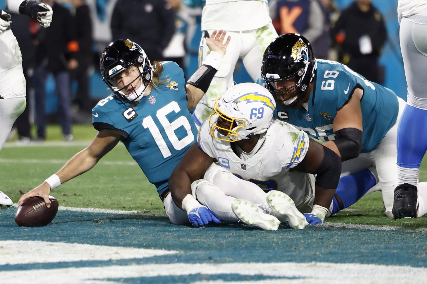 Trevor Lawrence leads Jaguars to stunning victory over Ravens with late  touchdown, 2-point conversion