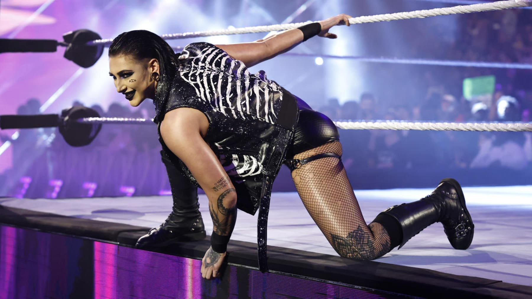 Top 10 Toughest WWE Female Wrestlers of All Time