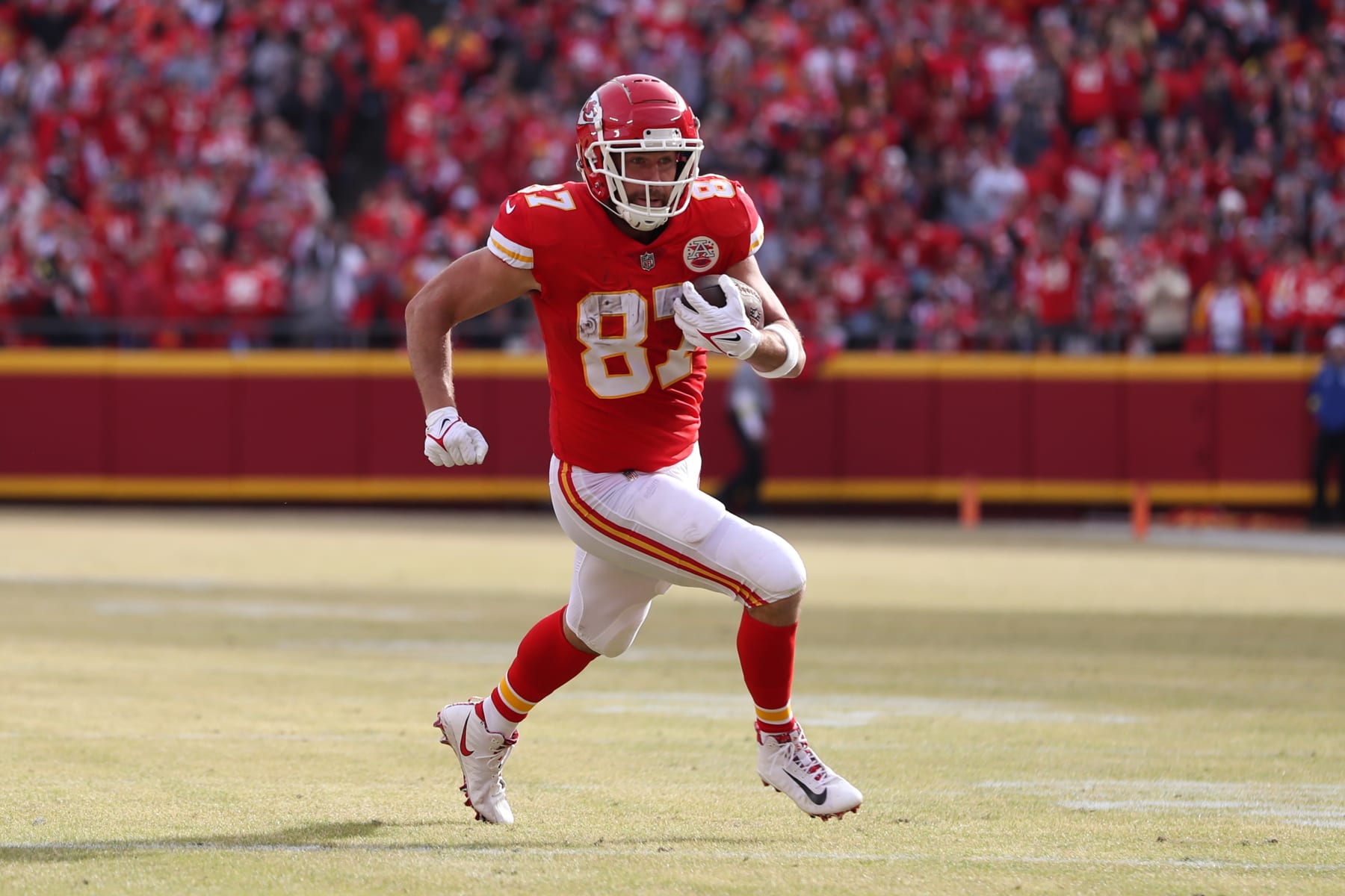 Chiefs vs. Jaguars Start 'Em, Sit 'Em: Players To Target Include Travis  Kelce, Christian Kirk, and Others