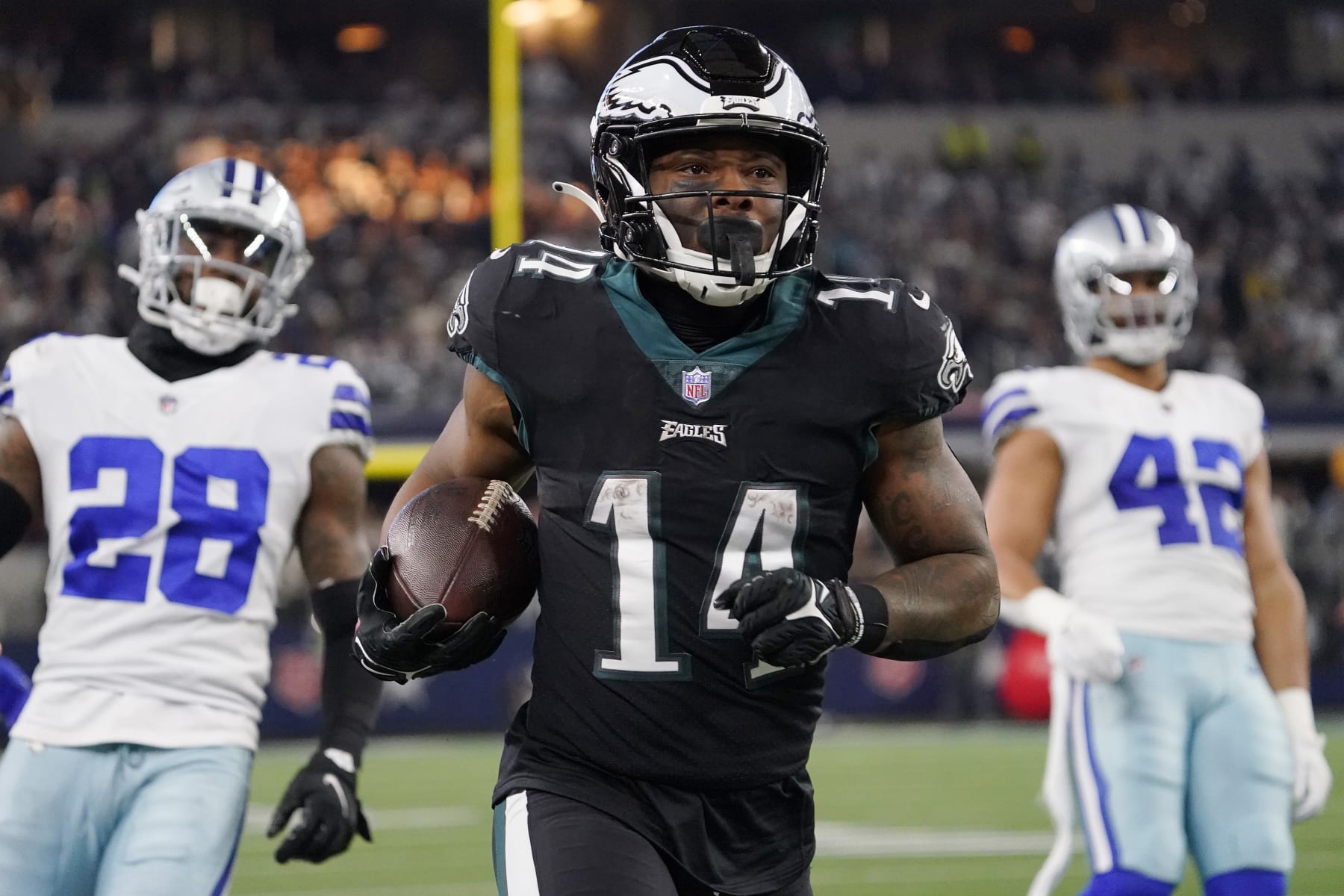 MNF NFL DFS Lineup Picks for FanDuel, DraftKings - Eagles vs