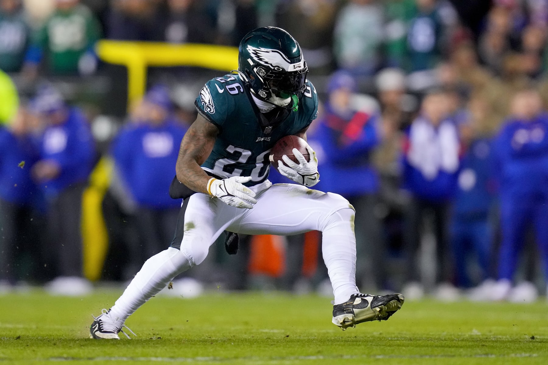 Miles Sanders, A.J. Brown help Eagles bury Giants, clinch playoff spot