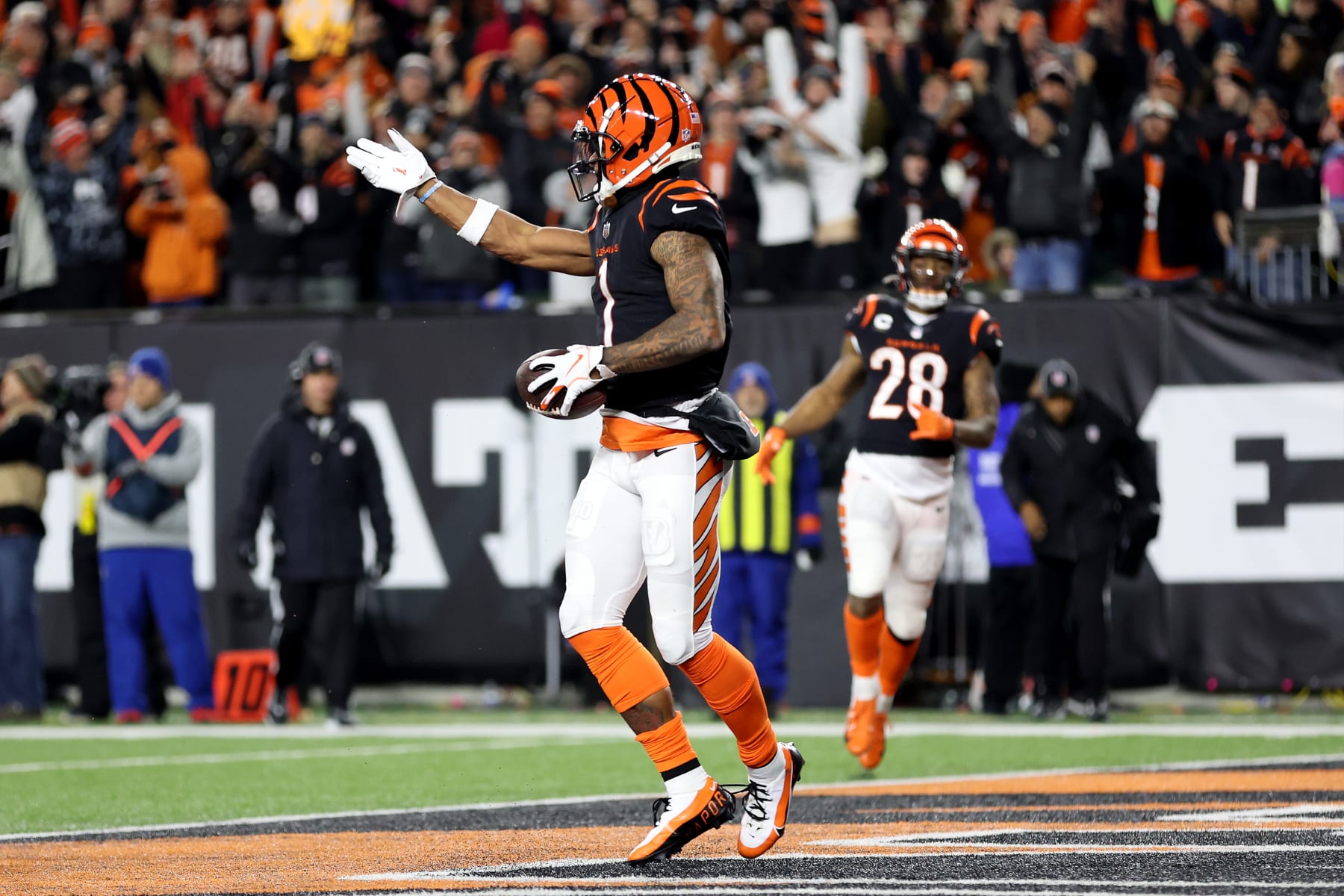 Bengals-Bills FanDuel Picks: NFL DFS lineup advice for playoff single-game  tournaments