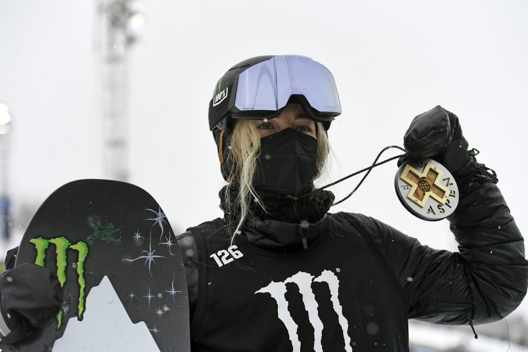ASPEN, CO - JANUARY 21: Zoe Sadowksi-Synnott, of Wanaka, New Zealand, celebrates her gold medal performance on the podium after winning the Jeep Women's Snowboard Slopestyle finals at Buttermilk Mountain for the X Games on January 21, 2022 in Aspen, Colorado. (Photo by Helen H. Richardson/MediaNews Group/The Denver Post via Getty Images)
