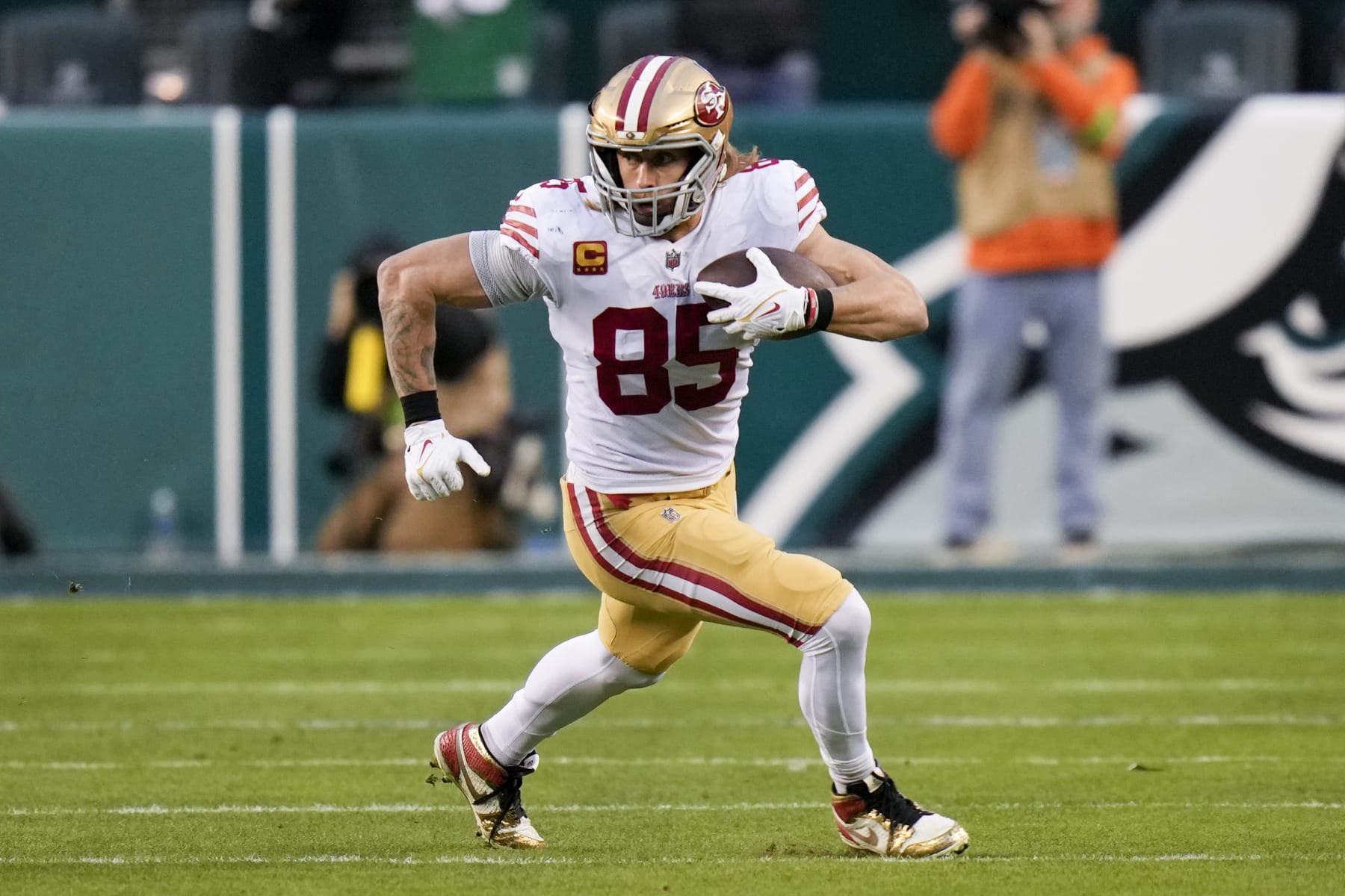 George Kittle has blunt take on 49ers' quarterback woes in NFC