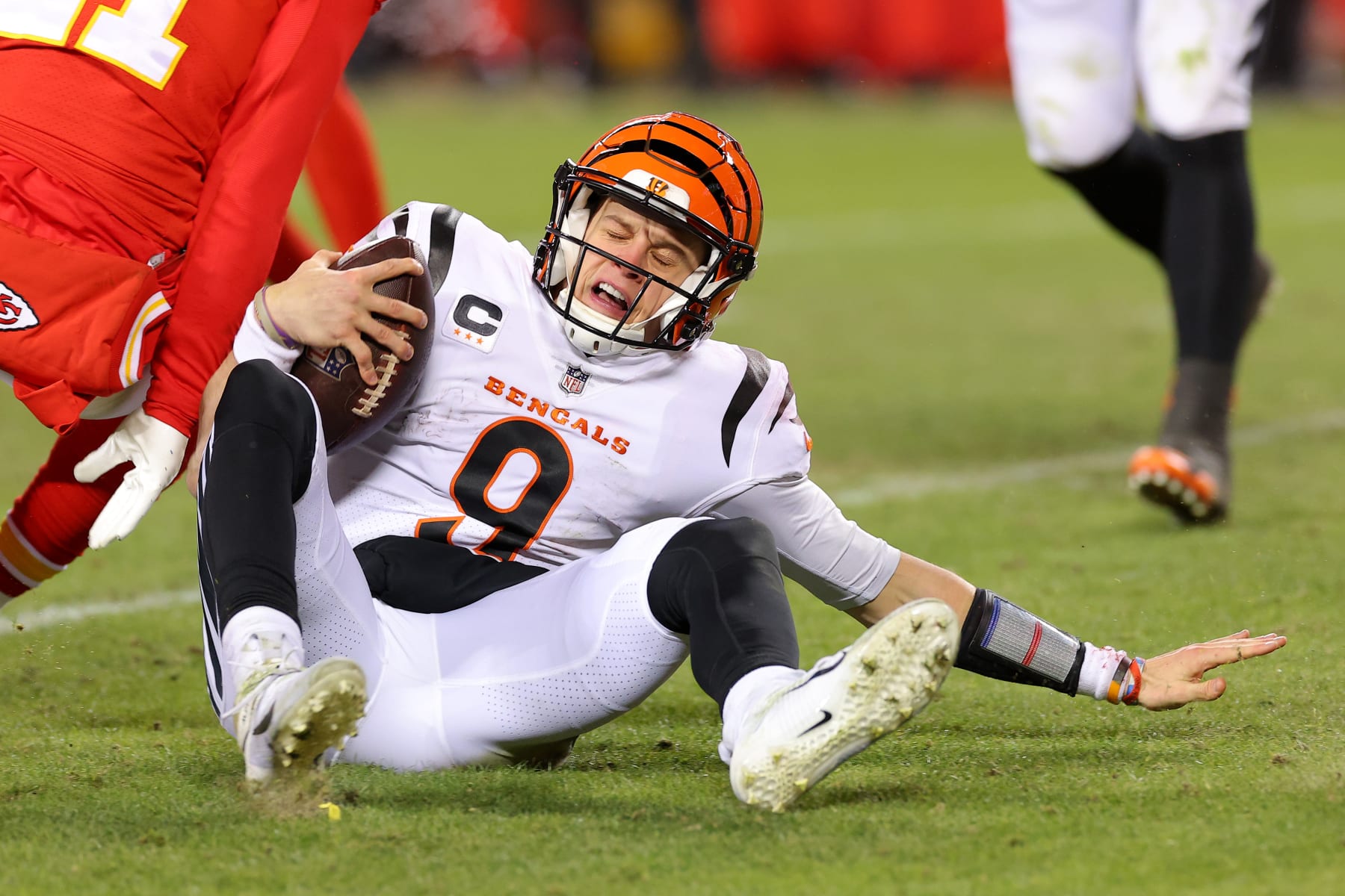 Joe Burrow in precarious position as Bengals rule out offensive lineman  Alex Cappa, Jonah Williams