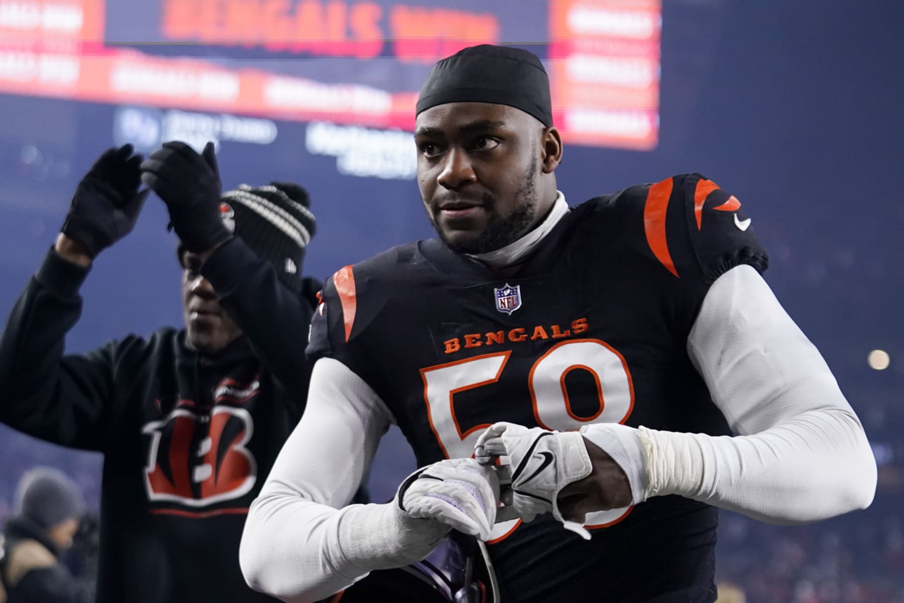 August 12, 2022: Joseph Ossai (58) of the Cincinnati Bengals takes a moment  prior to kickoff at the NFL preseason game between Arizona Cardinals and  the Cincinnati Bengals at Paul Brown Stadium