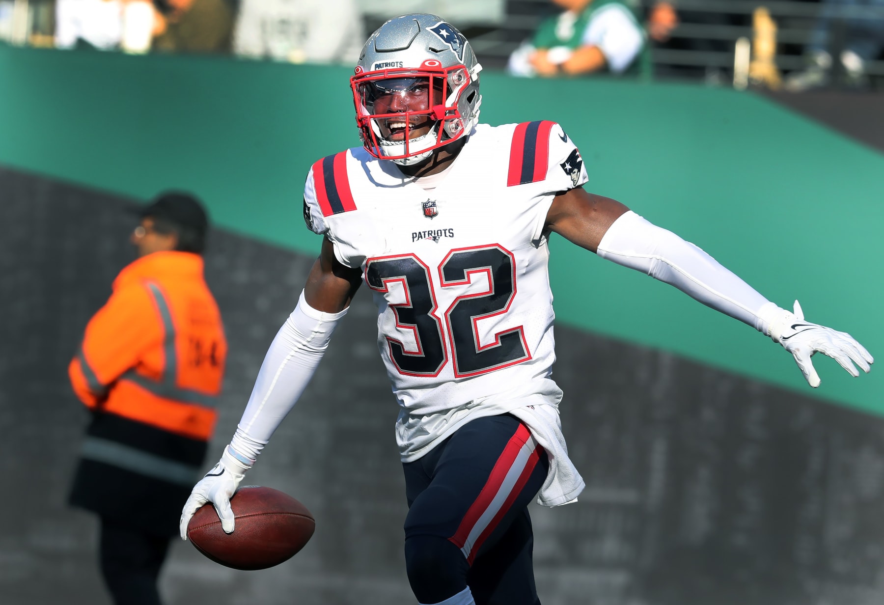 Longtime Patriot Devin McCourty calls it quits