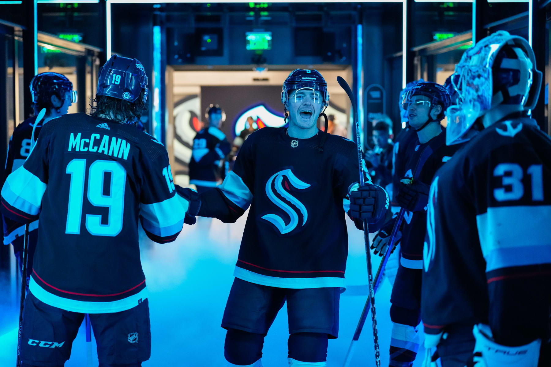 As trade rumors swirl, Sharks' Erik Karlsson has another epic game, Sports