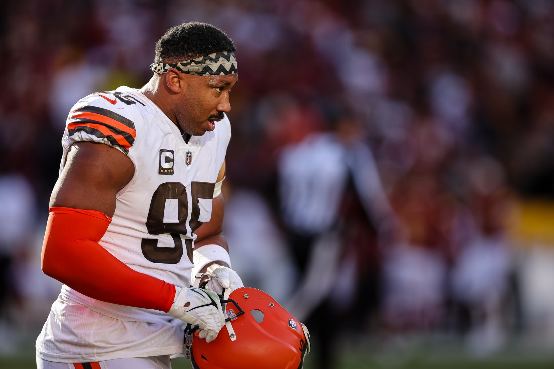 Cleveland Browns defensive end Myles Garrett dislocates toe at Pro Bowl 