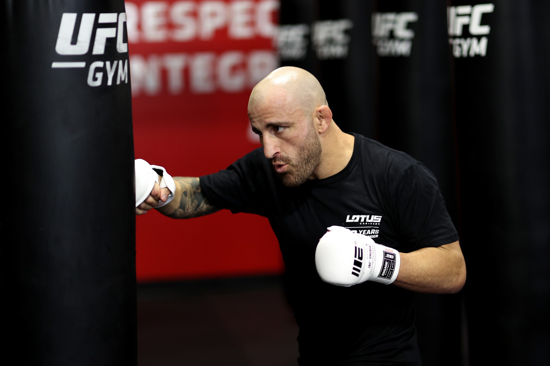 SYDNEY, AUSTRALIA - NOVEMBER 18: Alexander Volkanovski takes part in some light training during the UFC 284 Media Opportunity at UFC GYM Signature on November 18, 2022 in Sydney, Australia. (Photo by Brendon Thorne/Zuffa LLC)