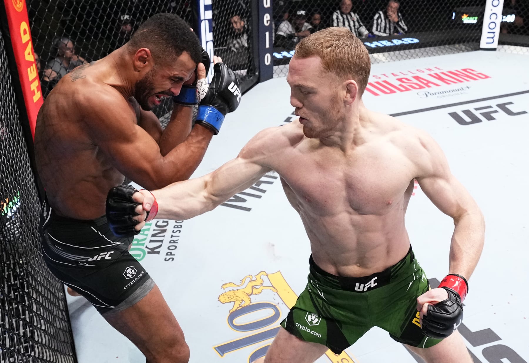 LAS VEGAS, NEVADA - NOVEMBER 19: (R-L) Jack Della Maddalena of Australia punches Danny Roberts of England in a welterweight fight during the UFC Fight Night event at UFC APEX on November 19, 2022 in Las Vegas, Nevada. (Photo by Chris Unger/Zuffa LLC)
