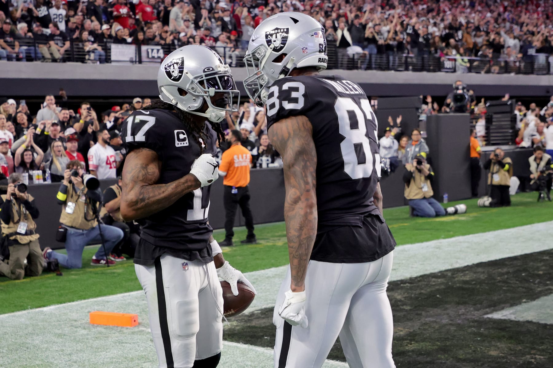 Las Vegas Raiders: Darren Waller would thrive with Aaron Rodgers at QB