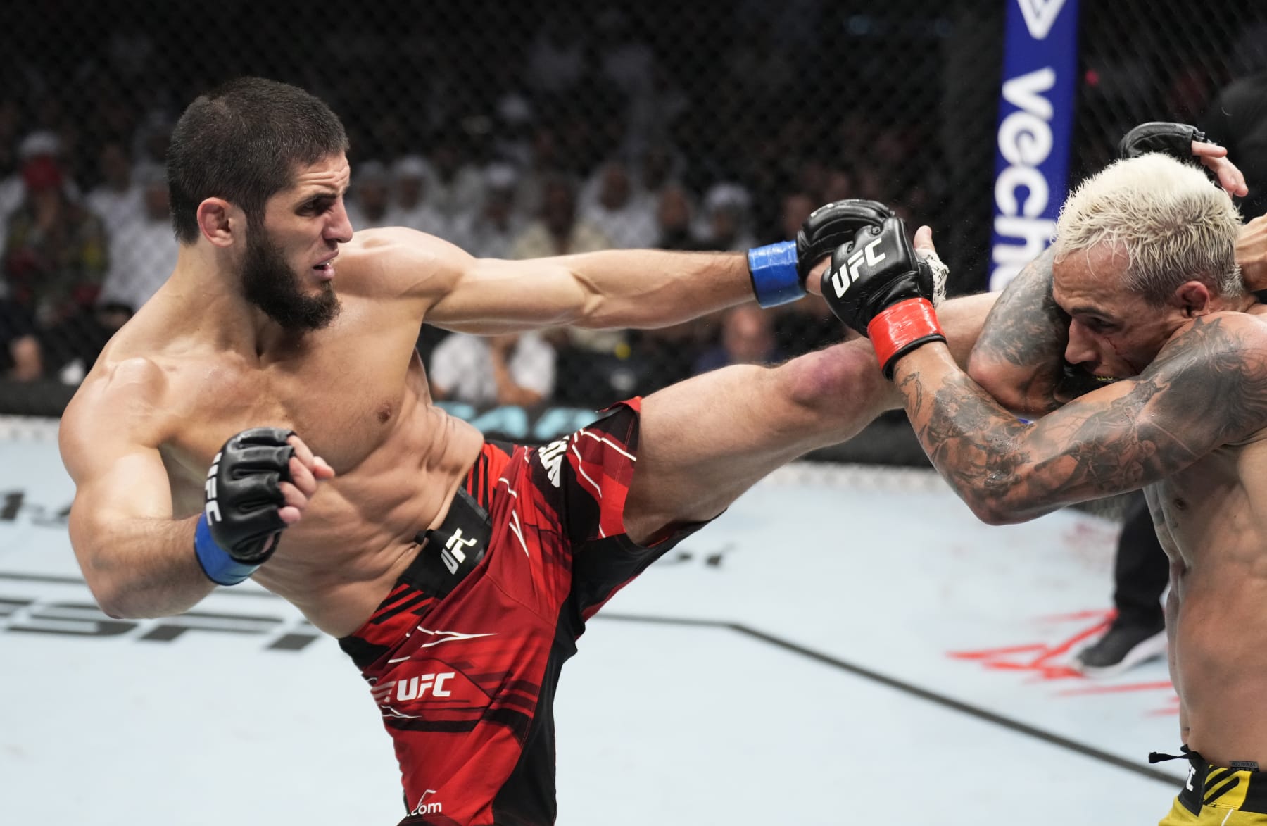 Islam Makhachev (left) overwhelmed Charles Oliveira in his last fight.