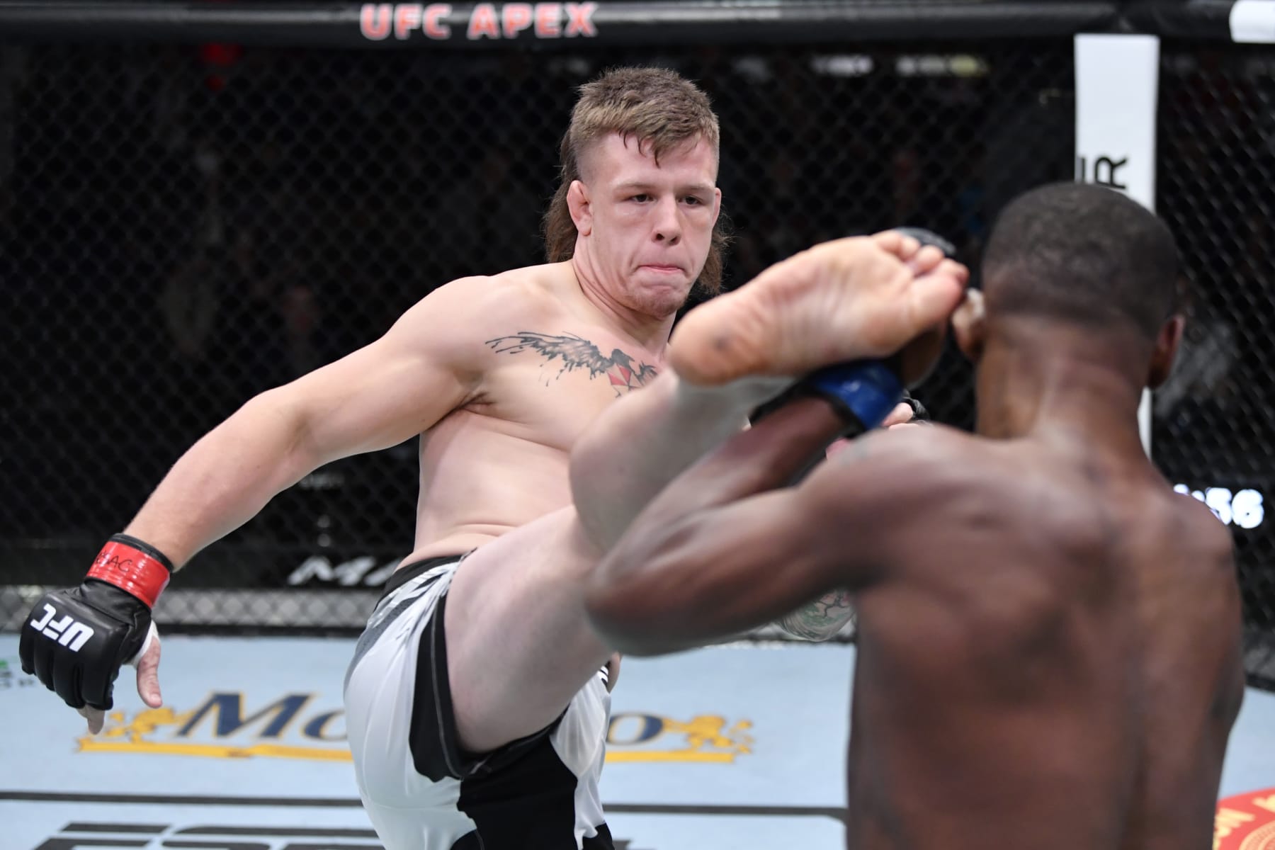 Jimmy Crute will meet Alonzo Meniefield to kick off the main card.