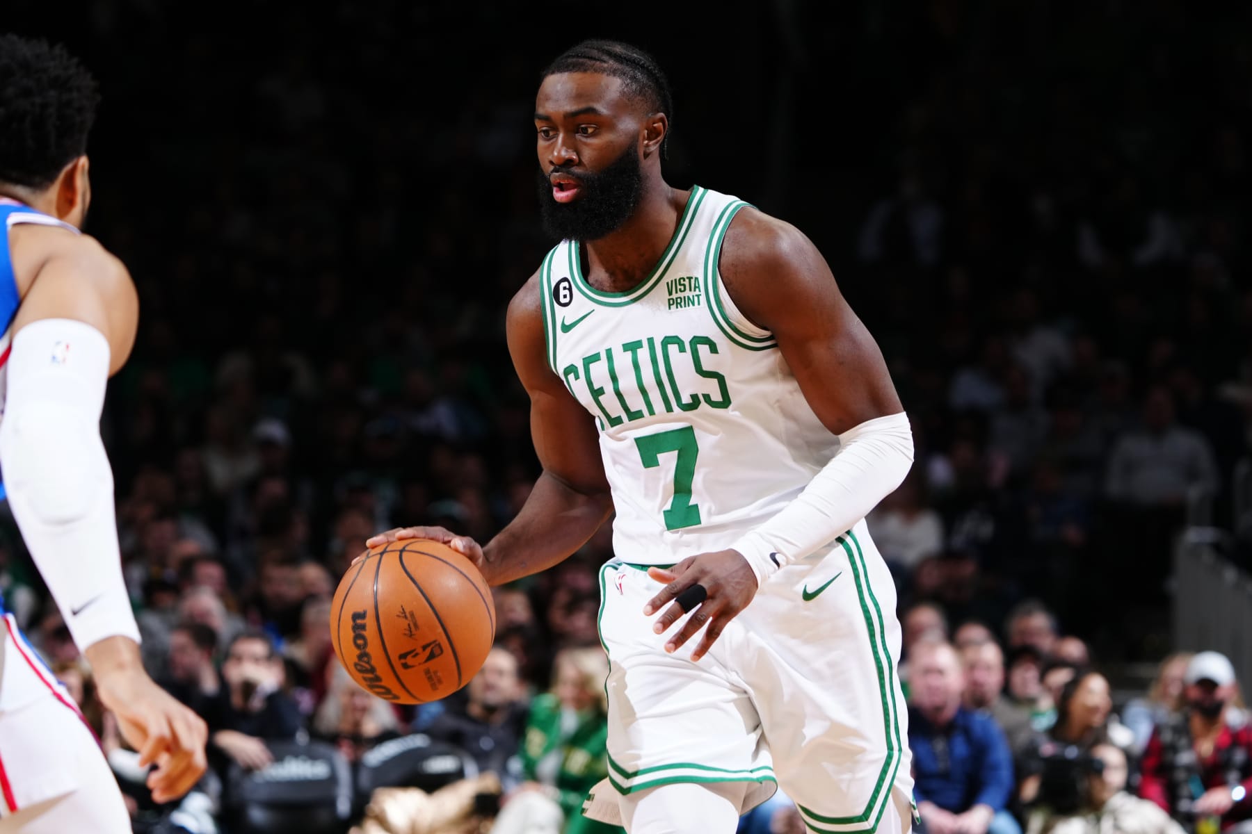 Celtics' Jaylen Brown fitted with mask for facial fracture - ESPN