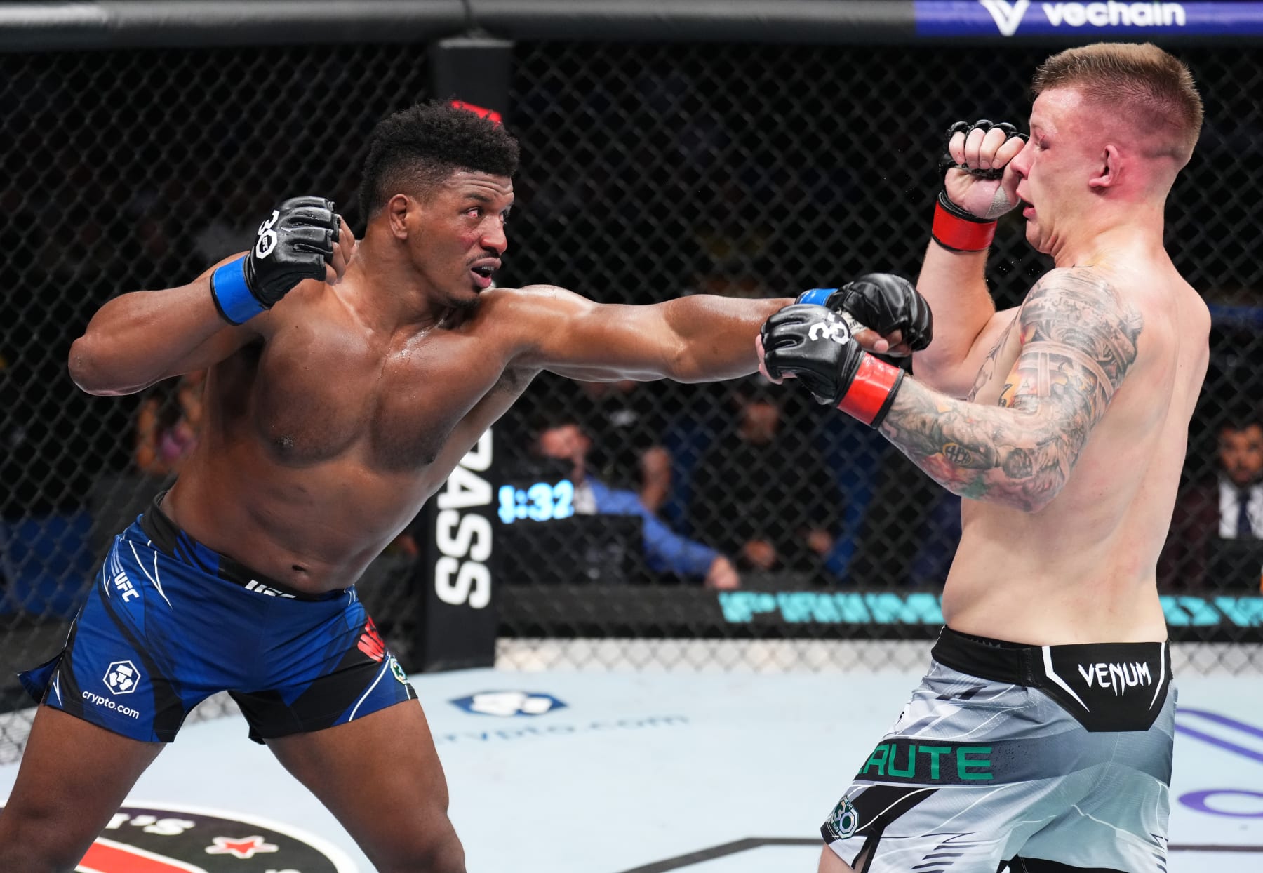 PERTH, AUSTRALIA - FEBRUARY 12: (L-R) Alonzo Menifield punches Jimmy Crute of Australia in a light heavyweight fight during the UFC 284 event at RAC Arena on February 12, 2023 in Perth, Australia. (Photo by Chris Unger/Zuffa LLC via Getty Images)