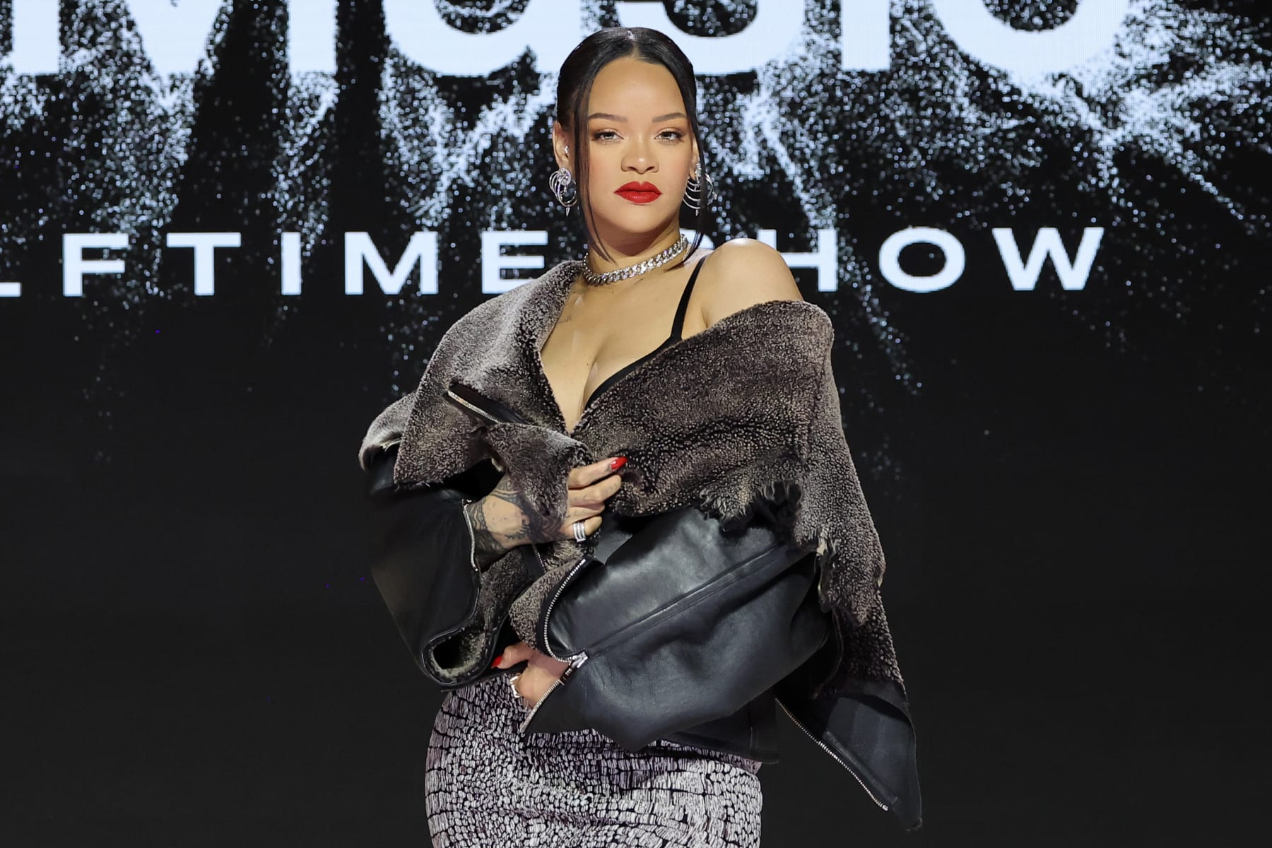 Rihanna Will Headline 2023 Super Bowl Halftime Show