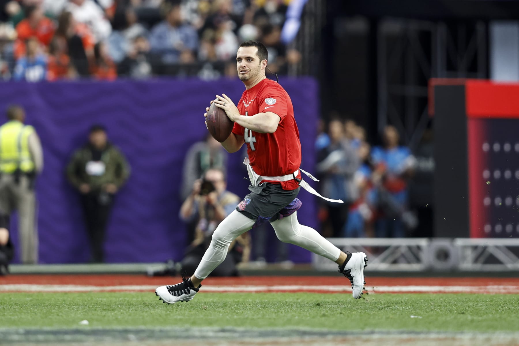 Derek Carr Wears Air Jordan Cleats in Saints Win Over Panthers