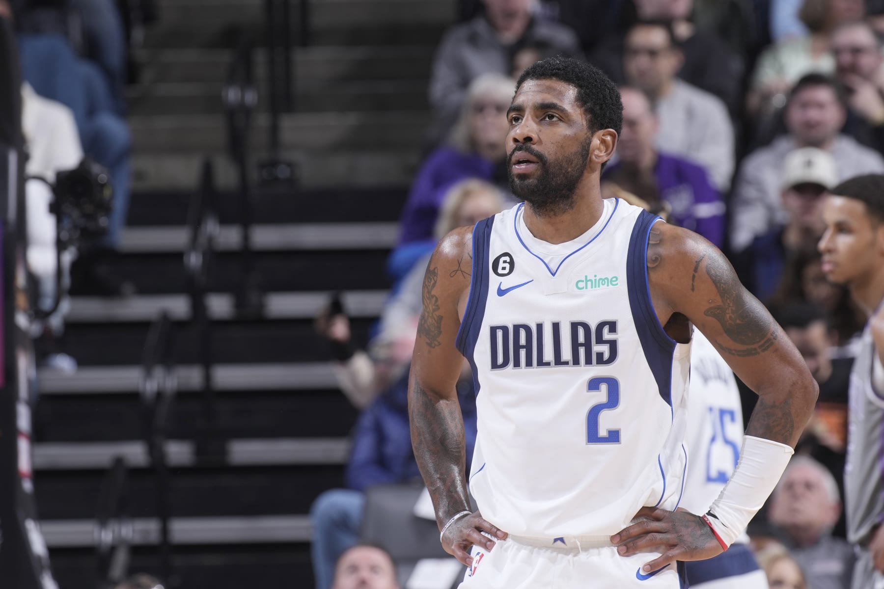 Mavs' Kyrie Irving cleared to play vs Grizzlies