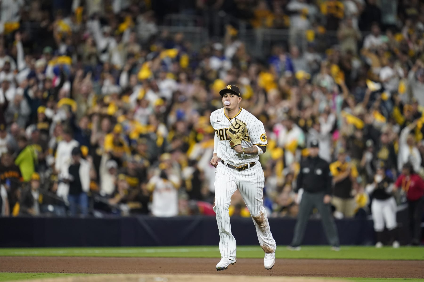 Manny Machado draws first pitch clock violation in first inning of Padres'  first Cactus League game - The Boston Globe