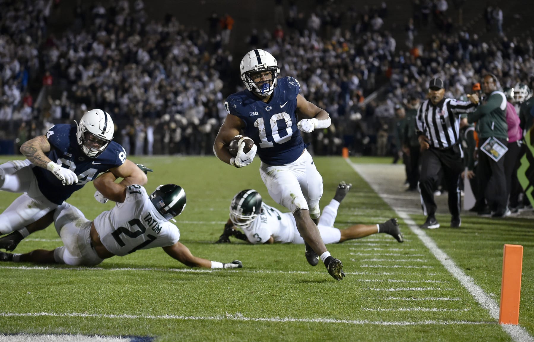 UNIVERSITY PARK, PA - NOVEMBER 26: Penn State running back Nicholas Nick Singleton (10) scores a fourth quarter touchdown after a catch as Penn State tight end Theo Johnson (84) blocks Michigan State cornerback Dillon Tatum (21) during the Michigan State Spartans versus Penn State Nittany Lions game on November 26, 2022 at Beaver Stadium in University Park, PA. (Photo by Randy Litzinger/Icon Sportswire via Getty Images)