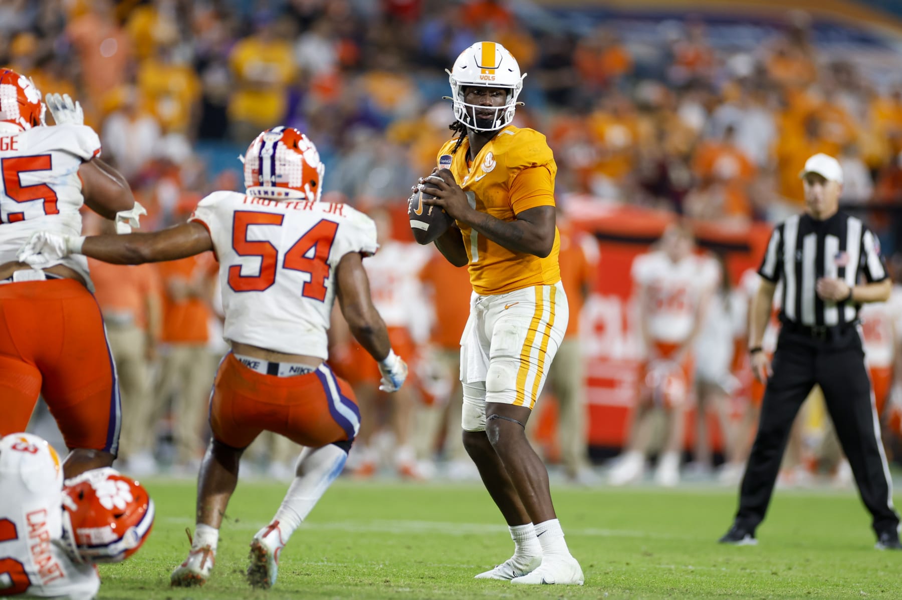 MIAMI GARDENS, FL - DECEMBER 30: Tennessee Volunteers quarterback Joe Milton III (7) throws a pass during the Capital One Orange Bowl between the Tennessee Volunteers and the Clemson Tigers on December 30, 2022 at Hard Rock Stadium in Miami Gardens, Fl. (Photo by David Rosenblum/Icon Sportswire via Getty Images)