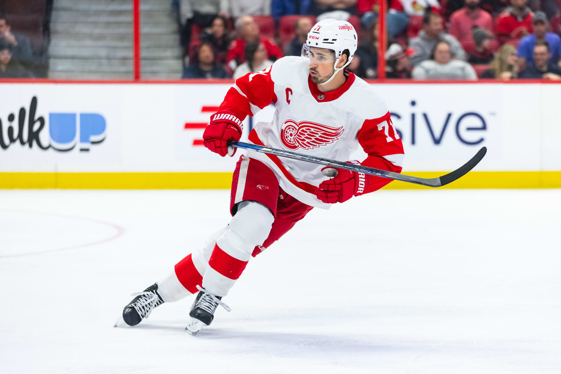 OTTAWA, ON - FEBRUARY 28: Detroit Red Wings Center Dylan Larkin (71) applies pressure on the forecheck during first period National Hockey League action between the Detroit Red Wings and Ottawa Senators on February 28, 2023, at Canadian Tire Centre in Ottawa, ON, Canada. (Photo by Richard A. Whittaker/Icon Sportswire via Getty Images)