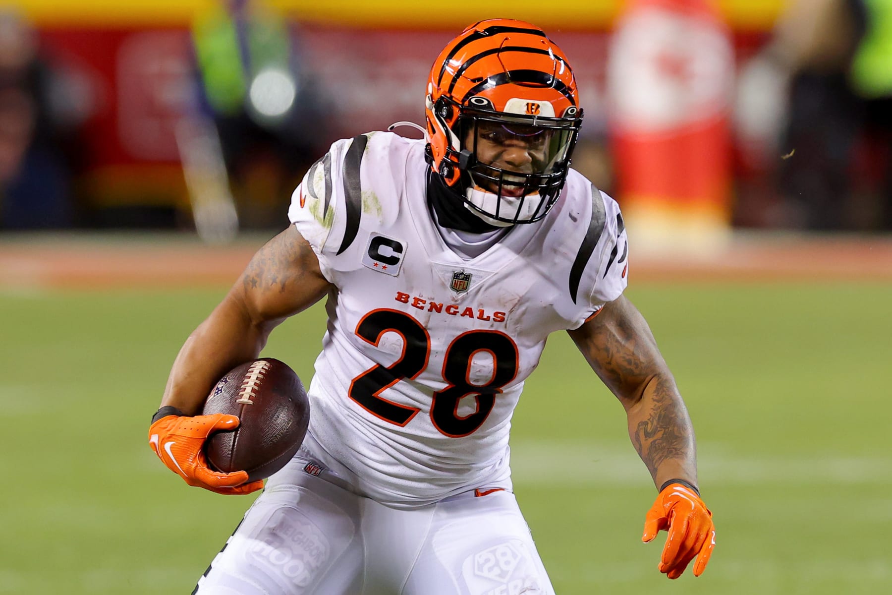 KANSAS CITY, MISSOURI - JANUARY 29: Joe Mixon #28 of the Cincinnati Bengals carries the ball against the Kansas City Chiefs during the third quarter in the AFC Championship Game at GEHA Field at Arrowhead Stadium on January 29, 2023 in Kansas City, Missouri. (Photo by Kevin C. Cox/Getty Images) KANSAS CITY, MISSOURI - JANUARY 29: Joe Mixon #28 of the Cincinnati Bengals carries the ball against the Kansas City Chiefs during the third quarter in the AFC Championship Game at GEHA Field at Arrowhead Stadium on January 29, 2023 in Kansas City, Missouri. (Photo by Kevin C. Cox/Getty Images)
