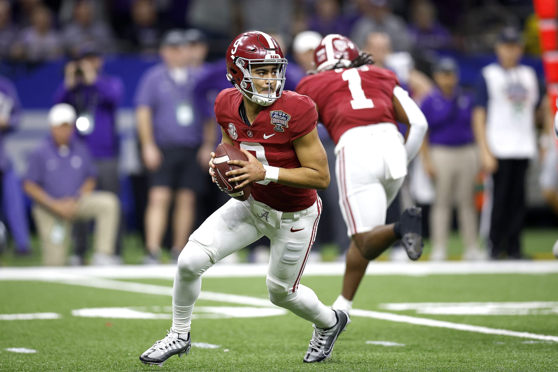 How Alabama QB Tua Tagovailoa's pre-snap position could create more  red-zone success 