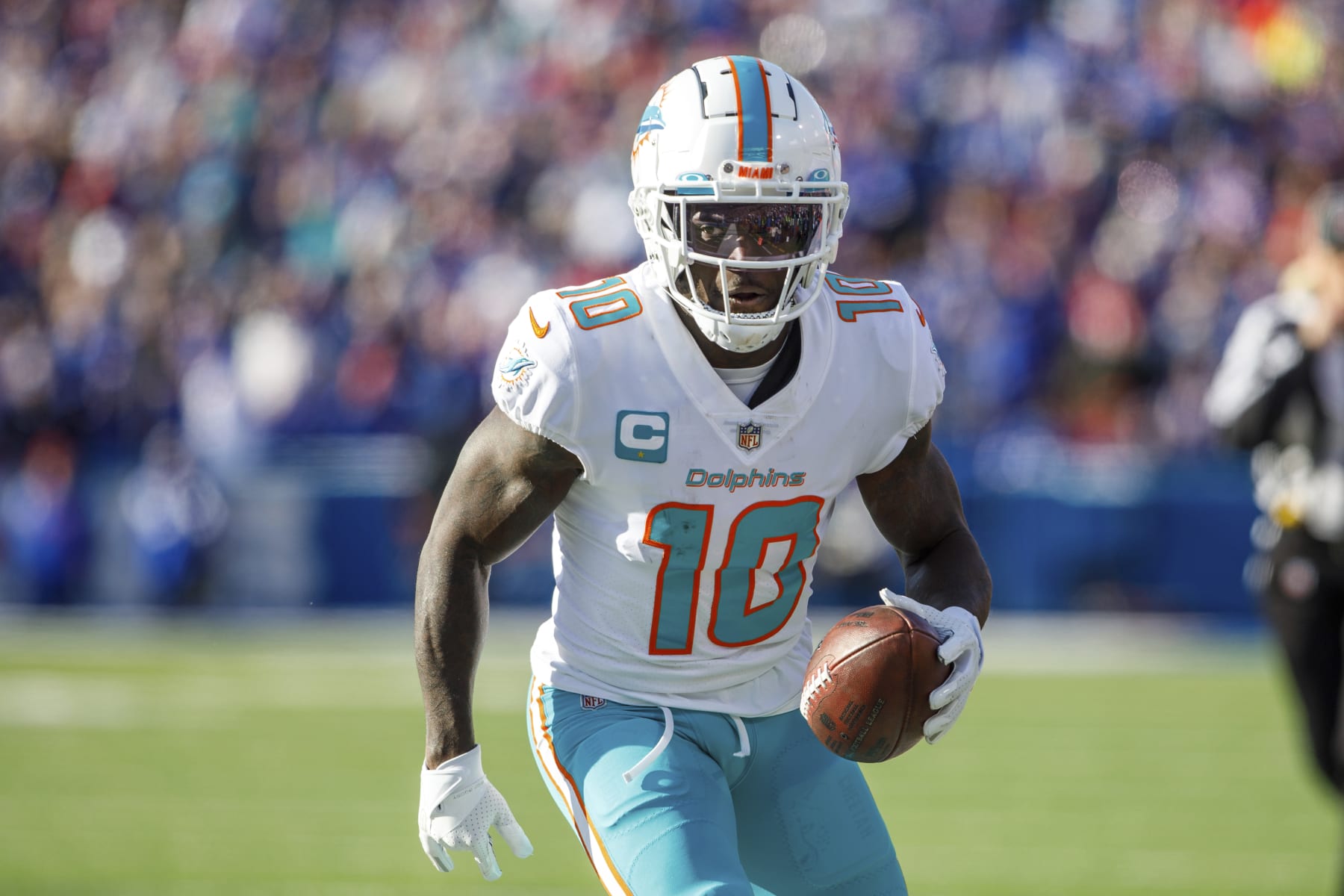 Dolphins' Tyreek Hill runs 60-meter race in 6.70