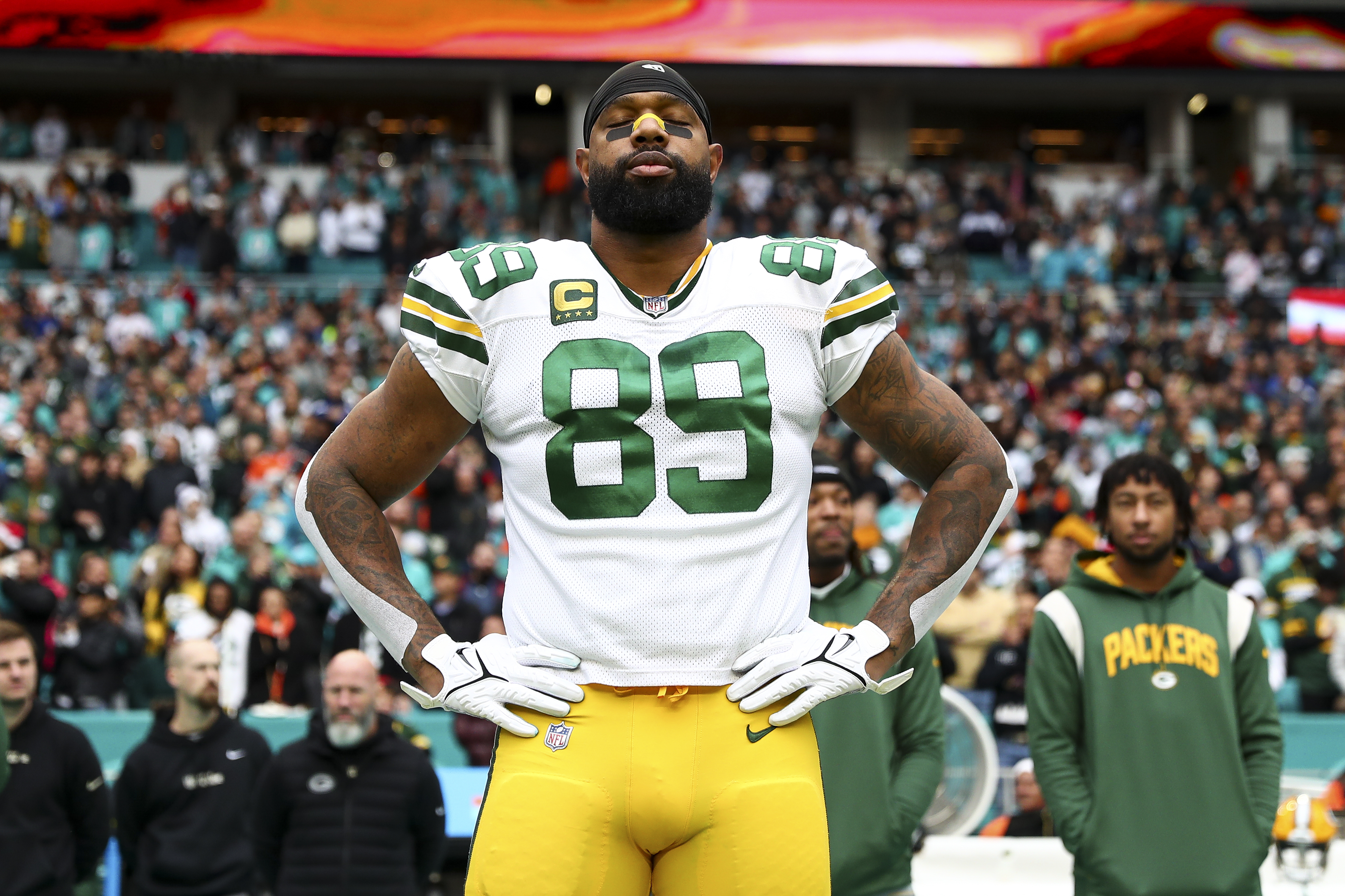 Green Bay Packers re-sign TE Marcedes Lewis 