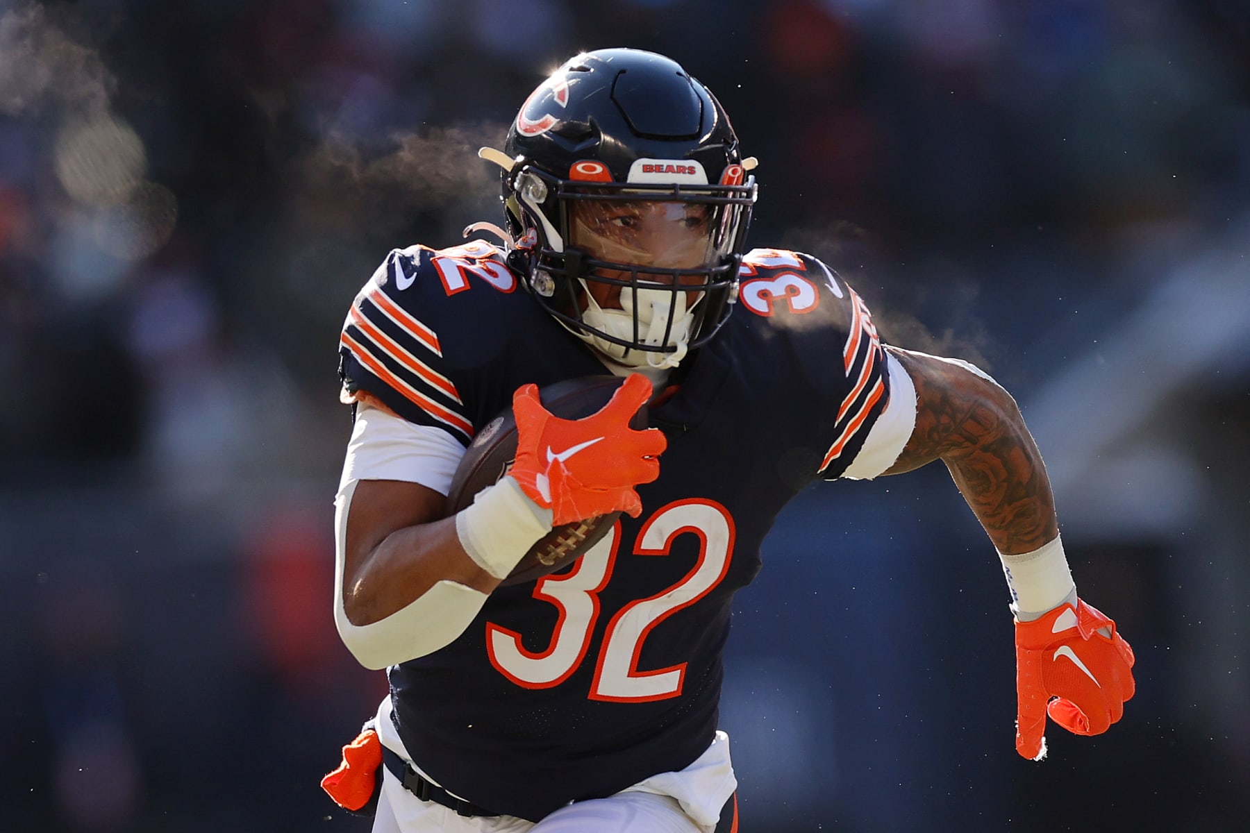 Ian Scott of the Chicago Bears runs to the sideline with the ball News  Photo - Getty Images