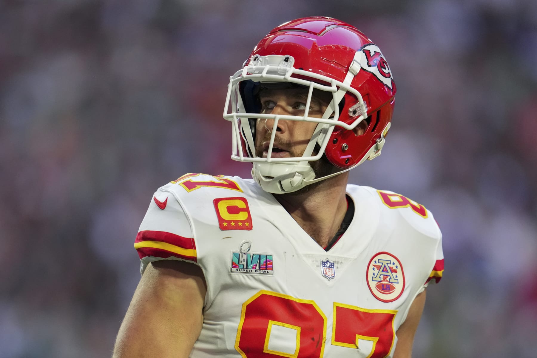 Tony Gonzalez tells us whether he or Travis Kelce is the best