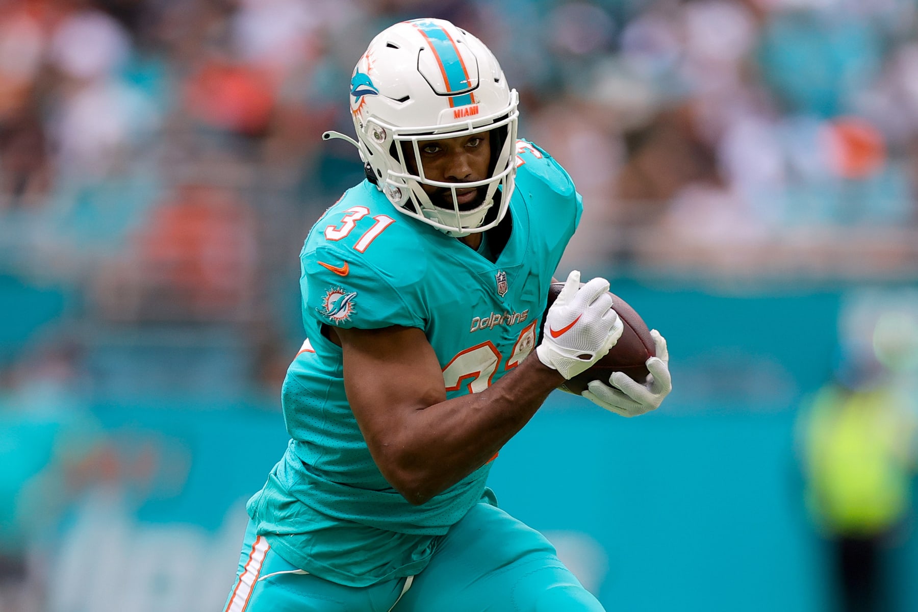 Dolphins re-signing Raheem Mostert, Jeff Wilson Jr. with potential Dalvin  Cook trade unlikely, per reports 