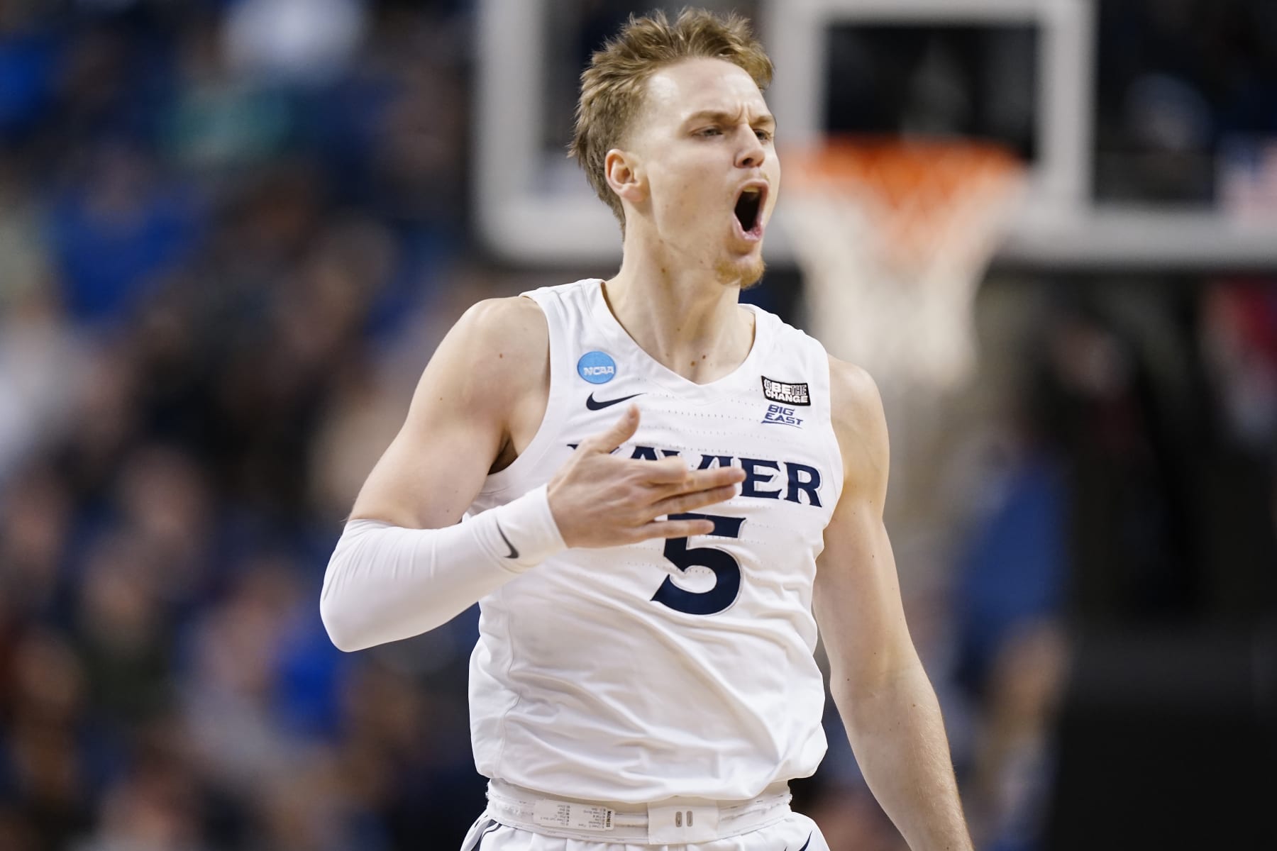 Xavier s Adam Kunkel Wows Fans vs. Pitt with Impressive Shooting