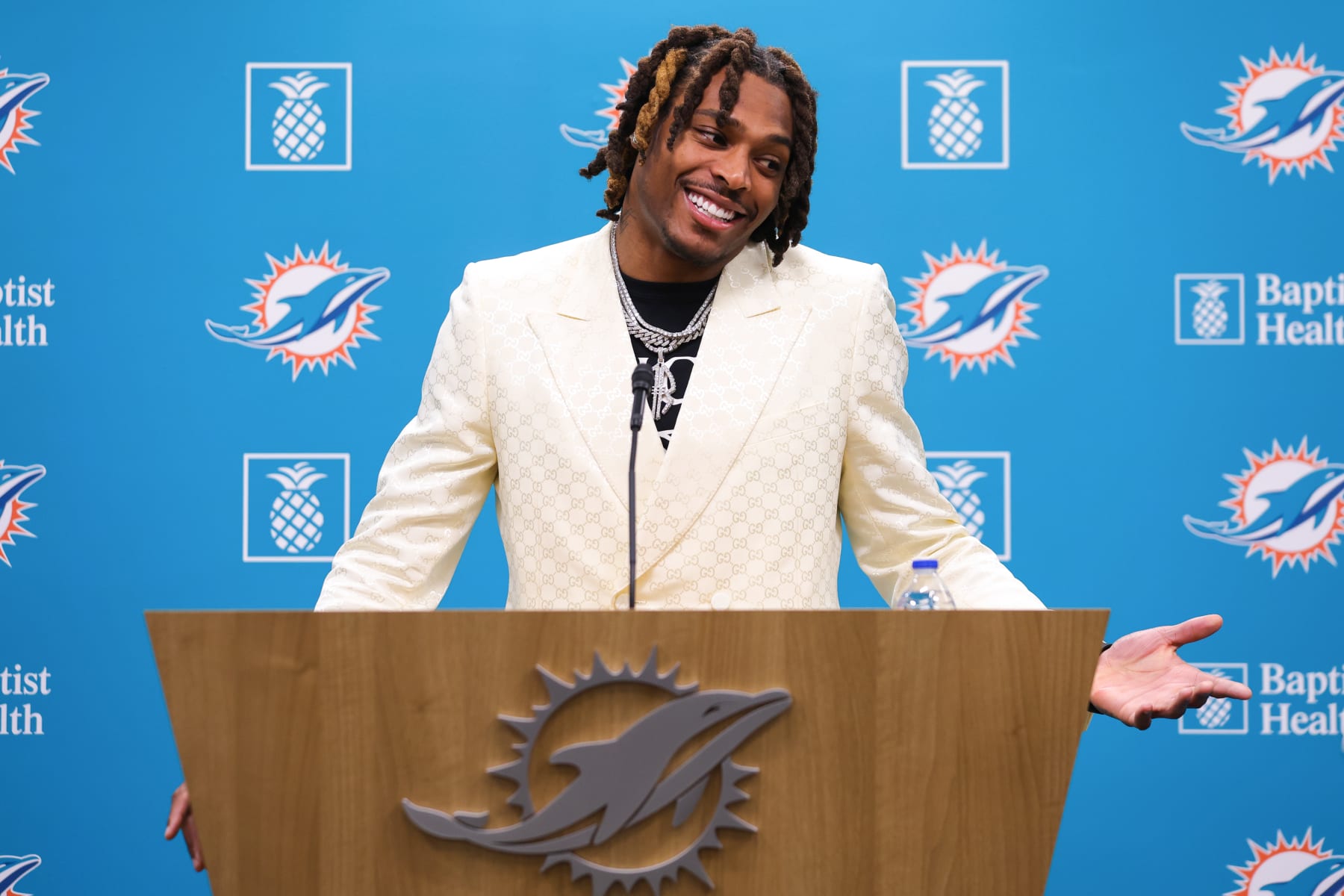 Dolphins make Jalen Ramsey trade with Rams official, call him a